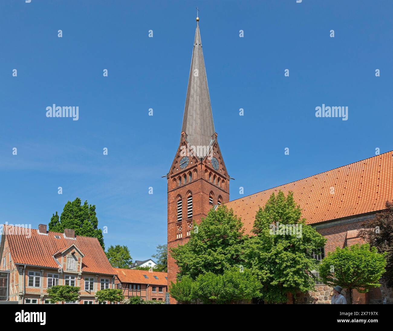 Place de l'église, église, vieille ville, Lauenburg, Schleswig-Holstein, Allemagne Banque D'Images