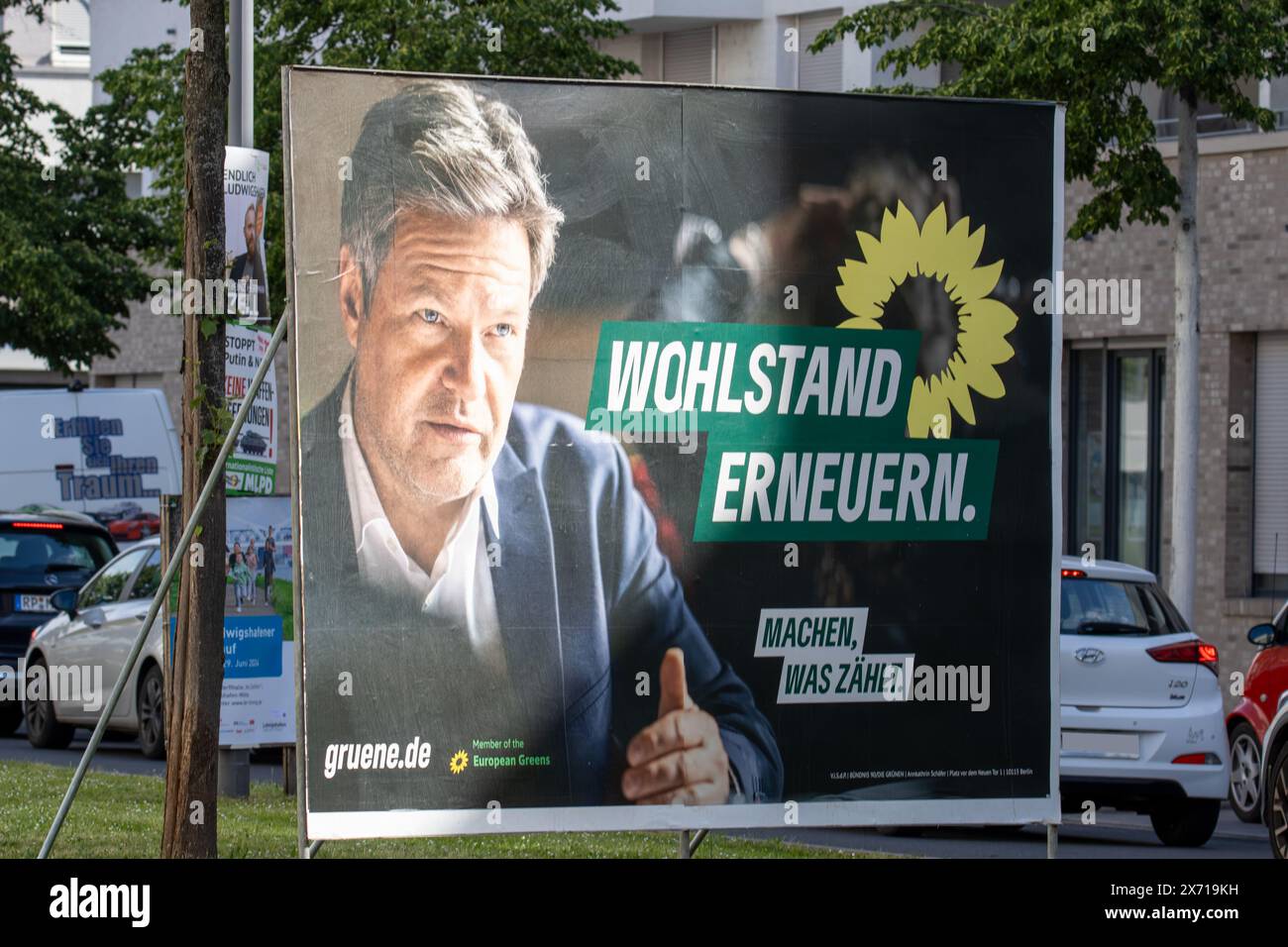 Ludwigshafen, 15 mai 2024 : affiche électorale Bündnis 90/DIE Grünen pour les élections européennes de 2024. Le parti annonce avec le slogan WOHLSTAND ERNE Banque D'Images