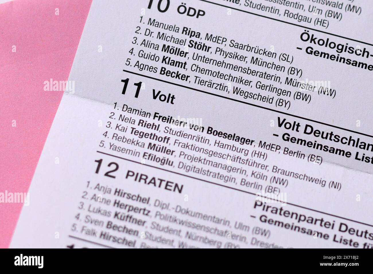 Allemagne - mai 2024 : bulletin de vote allemand pour les élections au Parlement européen avec clos eup du parti Volt. Banque D'Images