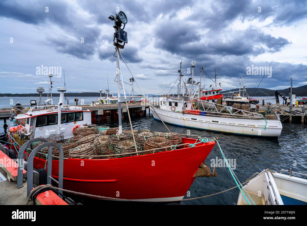 Bateaux de pêche amarrés à la jetée publique de Douvres, Douvres Tasmanie Banque D'Images