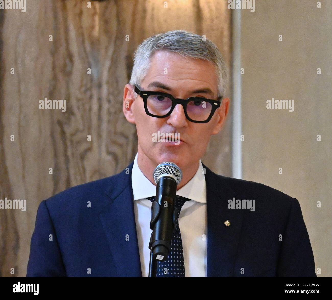 Milan, . 17 mai 2024. Milan, Italie Inter Champion of Italy 2024 reçoit le prix de l'Ambrogino d'Oro au Palazzo Marino avec les managers et les joueurs sur la photo : Alessandro Antonello CEO Corporate Credit : Independent photo Agency/Alamy Live News Banque D'Images