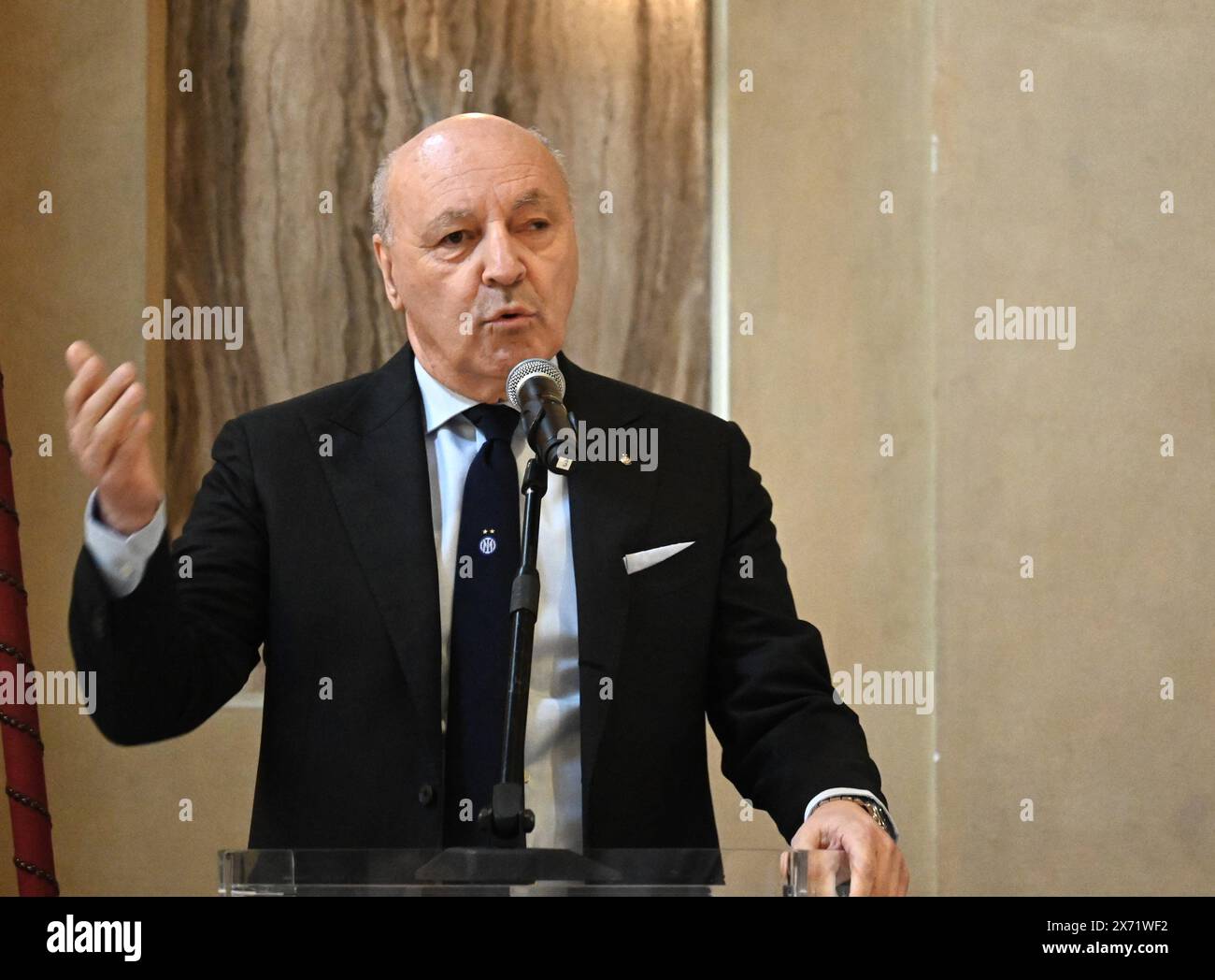 Milan, . 17 mai 2024. Milan, Italie Inter, 2024 champions italiens, reçoit le prix Ambrogino d'Oro au Palazzo Marino avec les managers et les joueurs sur la photo : Giuseppe Marotta AD Sport crédit : Agence photo indépendante/Alamy Live News Banque D'Images