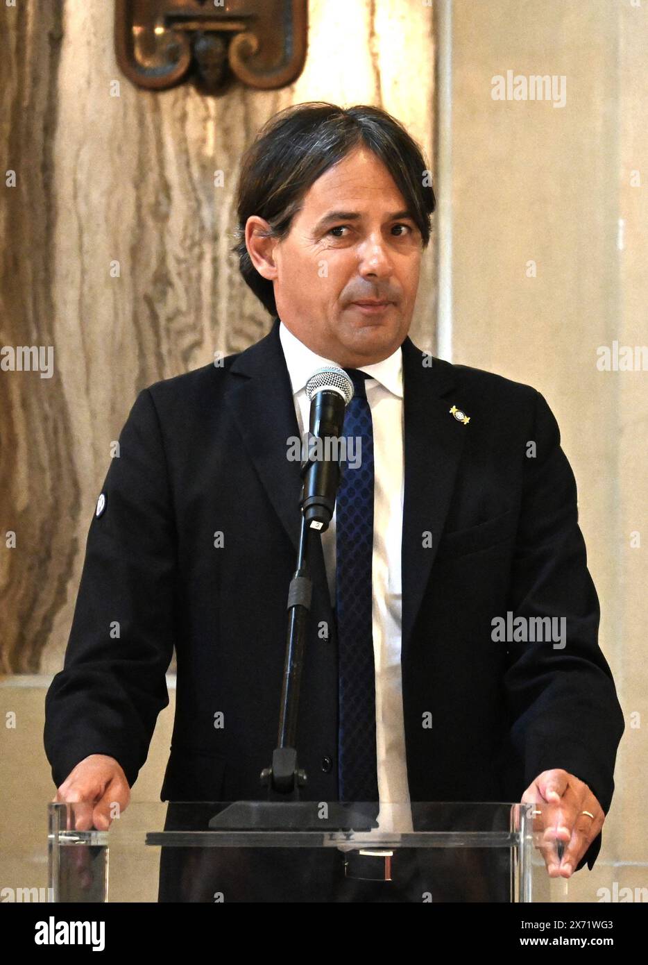 Milan, . 17 mai 2024. Milan, Italie Inter, 2024 champions italiens, reçoit le prix de l'Ambrogino d'Oro au Palazzo Marino avec les managers et les joueurs sur la photo : Simone Inzaghi Inter coach crédit : Independent photo Agency/Alamy Live News Banque D'Images