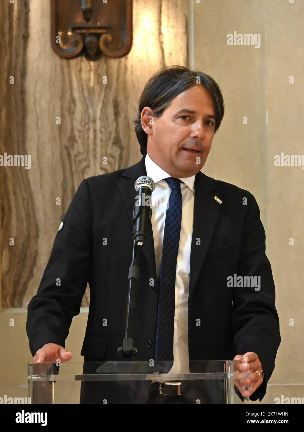 Milan, . 17 mai 2024. Milan, Italie Inter, 2024 champions italiens, reçoit le prix de l'Ambrogino d'Oro au Palazzo Marino avec les managers et les joueurs sur la photo : Simone Inzaghi Inter coach crédit : Independent photo Agency/Alamy Live News Banque D'Images