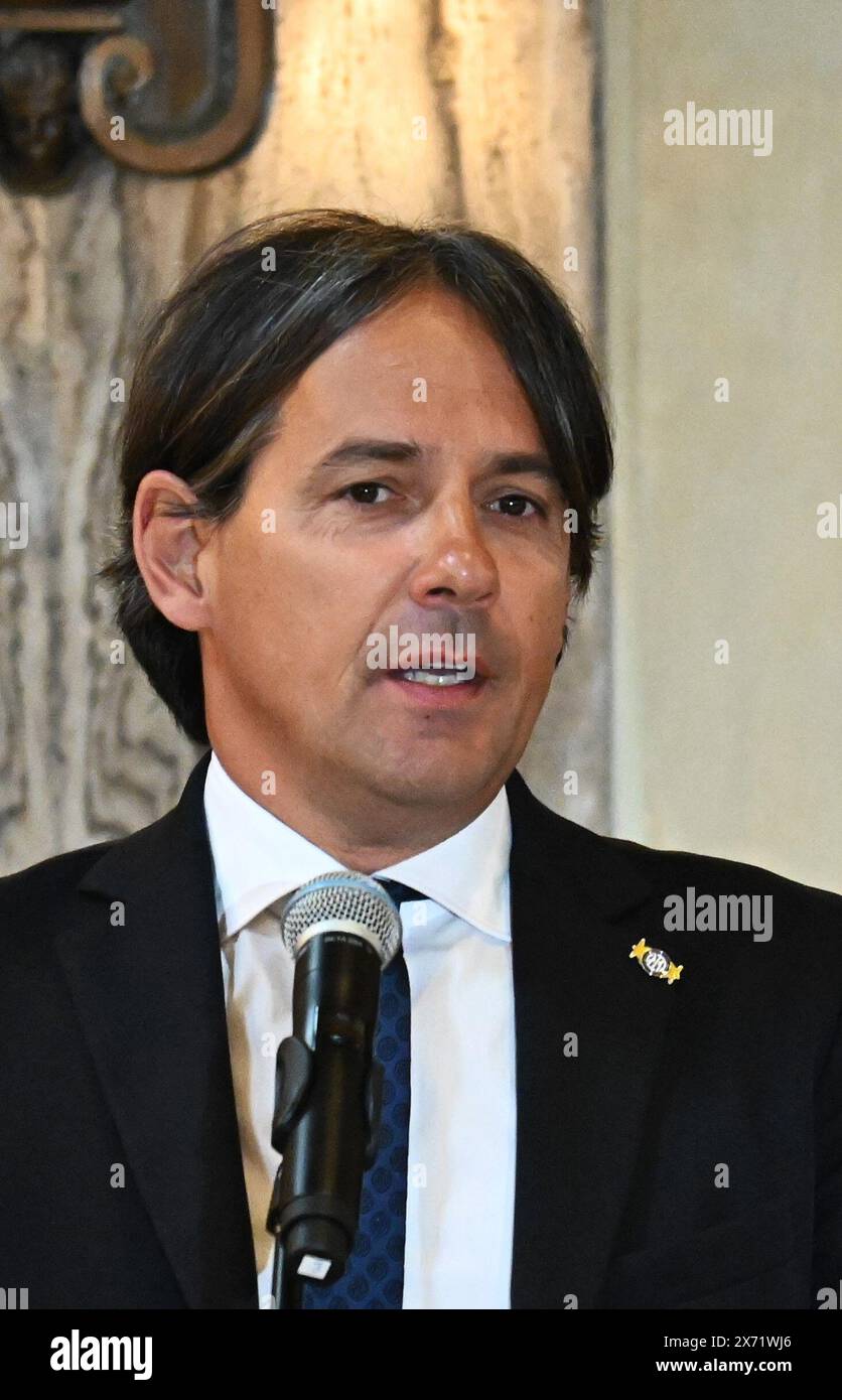 Milan, . 17 mai 2024. Milan, Italie Inter, 2024 champions italiens, reçoit le prix de l'Ambrogino d'Oro au Palazzo Marino avec les managers et les joueurs sur la photo : Simone Inzaghi Inter coach crédit : Independent photo Agency/Alamy Live News Banque D'Images