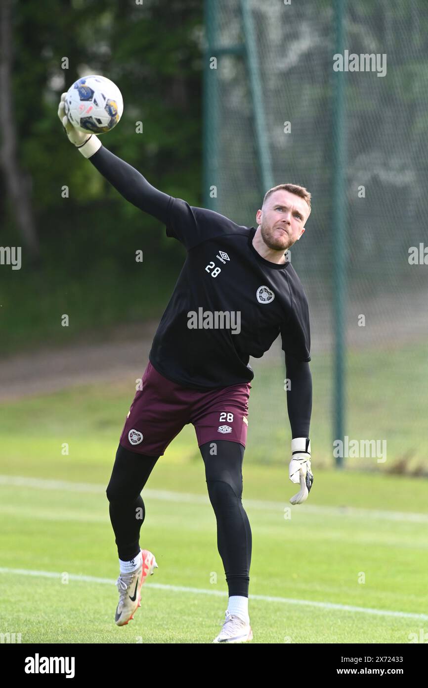 Oriam Sports Centre Edinburgh.Scotland.UK.17th mai 24 Hearts Zander Clark Training session pour Cinch Premiership match vs Rangers crédit : eric mccowat/Alamy Live News Banque D'Images