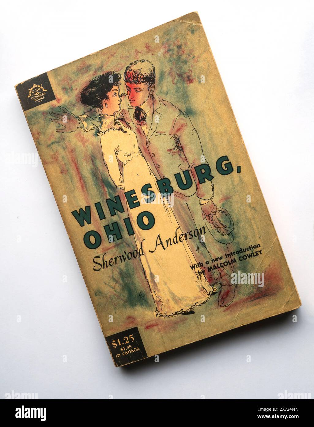 Édition de poche os Sherwood Anderson’s 1919 Short Story cycle, “Winesburg, Ohio” vu à New York le mardi 14 mai 2024. Le livre a été initialement publié le 8 mai 1919 et célèbre son 105e anniversaire. (© Richard B. Levine) Banque D'Images
