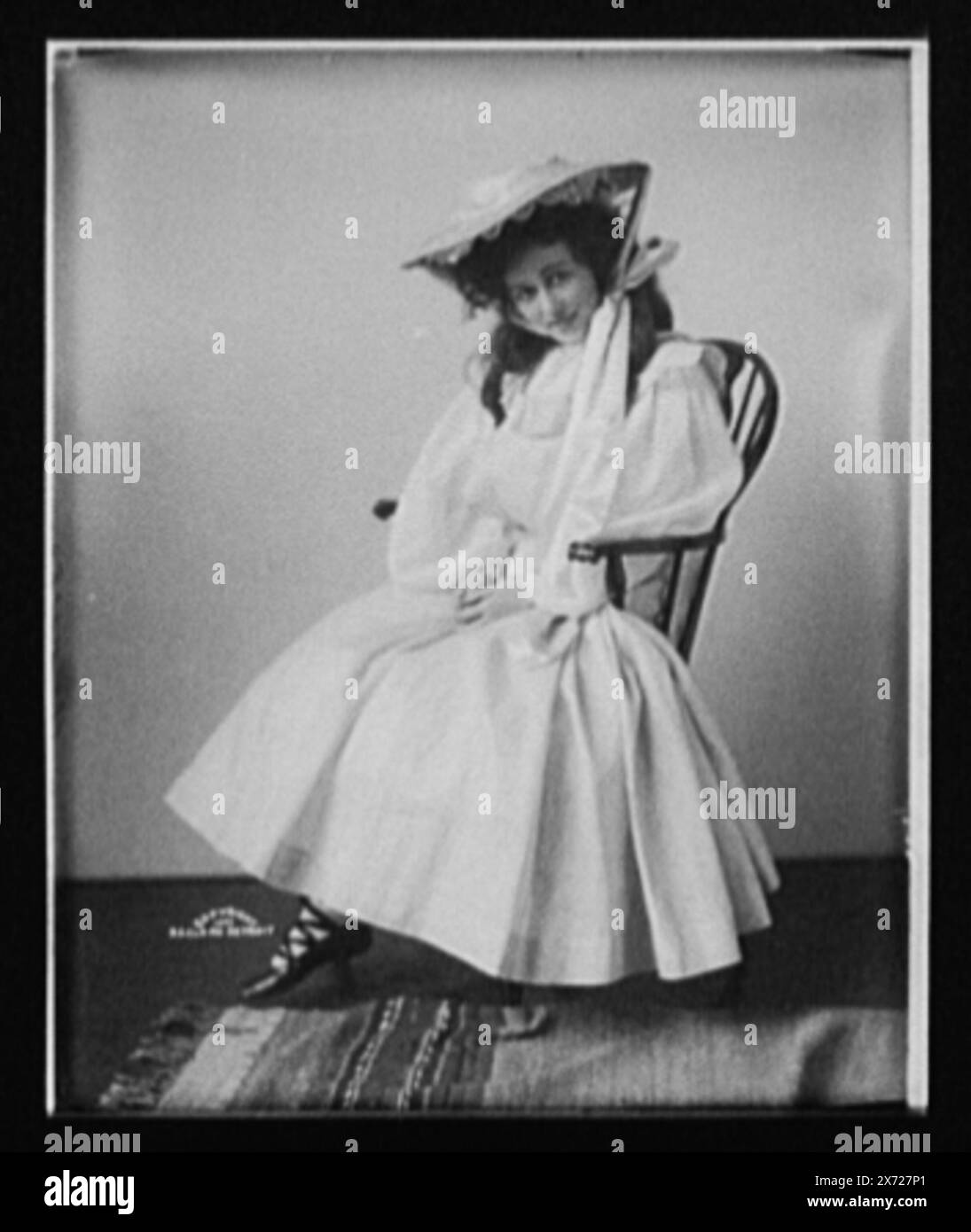 Edna Wallace Hopper, assise, portrait en pied, titre basé sur la veste., 'Copyright 1905, F.S. Clark, Detroit' sur la transparence., Detroit Publishing Co. No. 090132., Gift ; State Historical Society of Colorado ; 1949, Hopper, Edna Wallace,,, 1874-1959. , Actrices. Banque D'Images