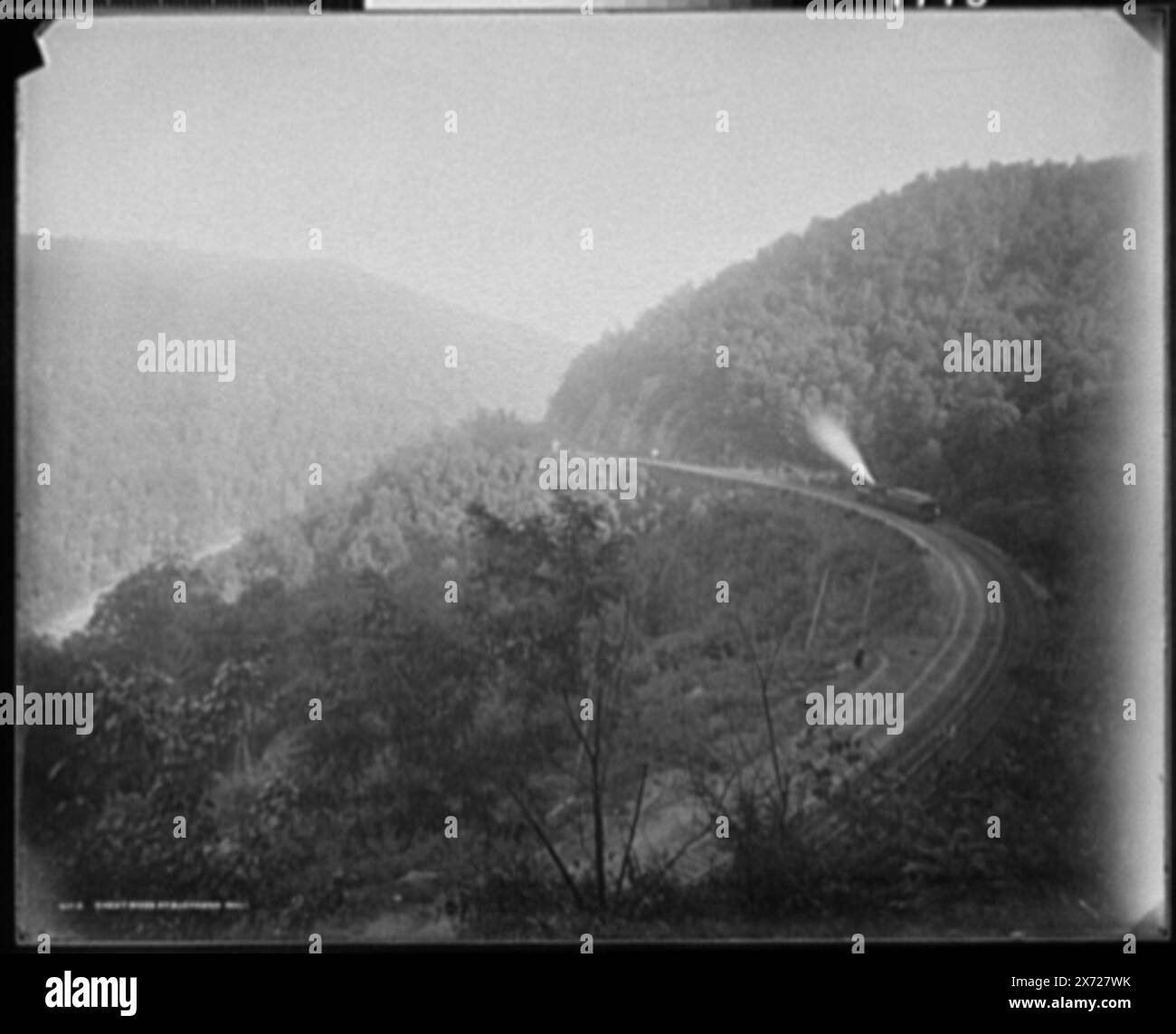 Cheat River à Buckhorn Wall, '01715' sur négatif., commandé par Baltimore & Ohio Railroad., Detroit Publishing Co. No. 01715., Gift ; State Historical Society of Colorado ; 1949, Railroads. , Voies ferrées. , États-Unis, Virginie-occidentale, Cheat River. Banque D'Images