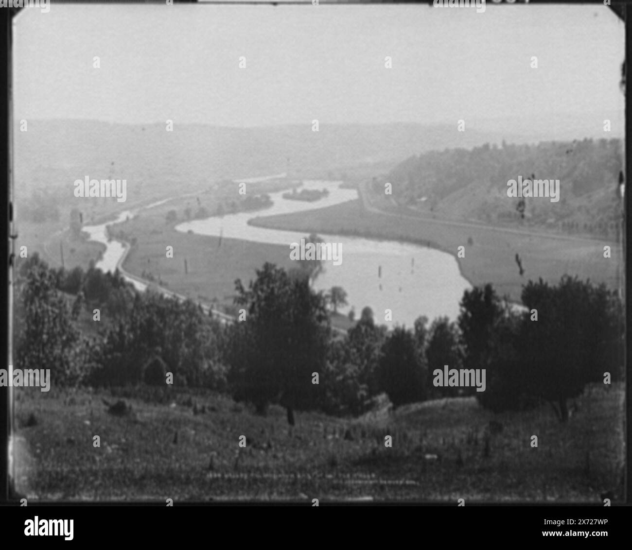 Valley of the Mohawk à l'est de Little Falls, W.H. Jackson & Co., Denver, Coll., commandé par le New York Central Railroad, juin-juillet 1890., Detroit Publishing Co. 01534., Gift ; State Historical Society of Colorado ; 1949, Valleys. , Rivers. , États-Unis, New York (État), Little Falls. , États-Unis, New York (State), Mohawk River. Banque D'Images