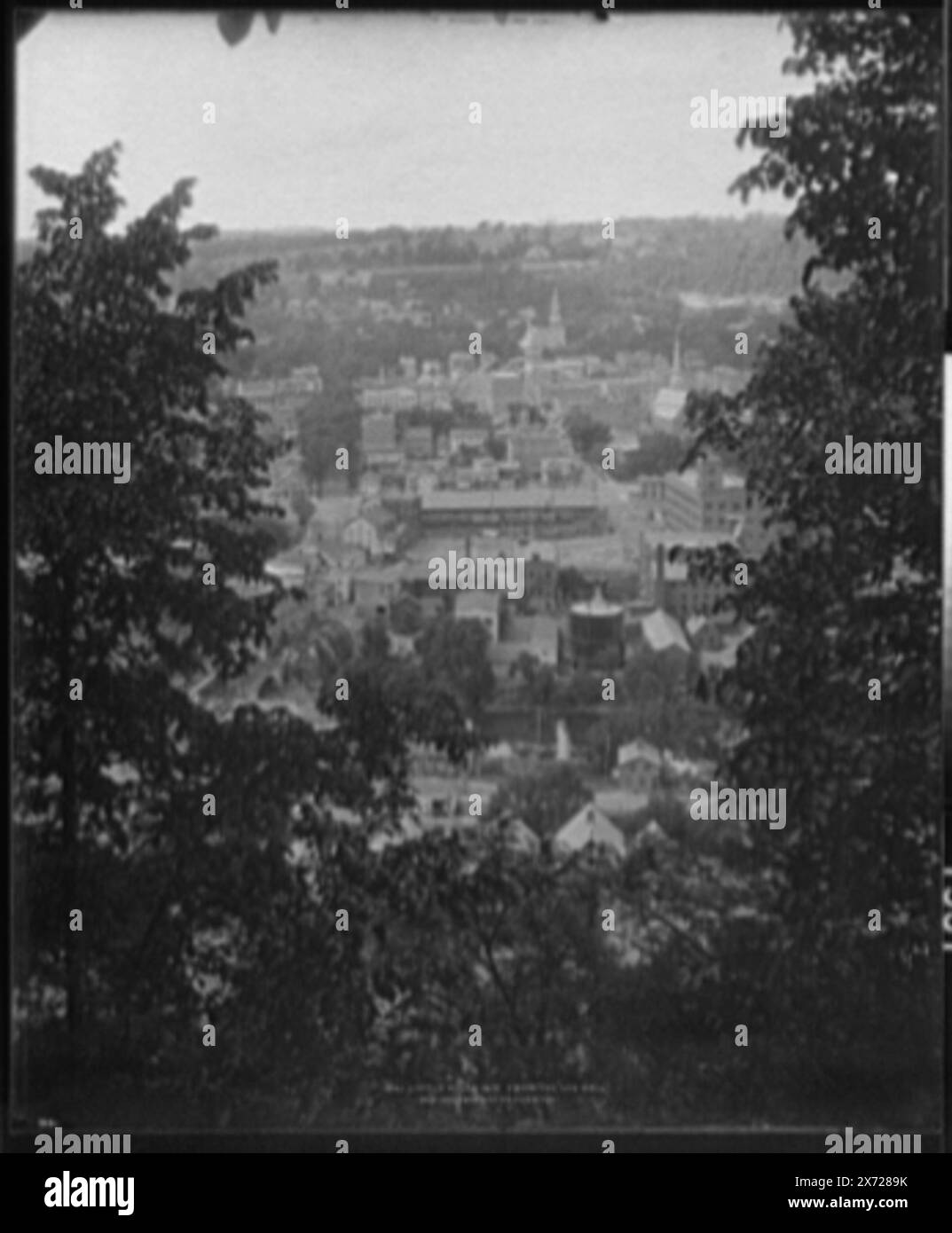 Little Falls, New York, du « rouleau de bois », le titre de la veste continue : Mohawk Valley., « W.H. Jackson & Co., Denver, Coll. », commandé par le New York Central Railroad, juin-juillet 1890., Detroit Publishing Co. 01531., Gift ; State Historical Society of Colorado ; 1949, États-Unis, New York (État), Little Falls. Banque D'Images