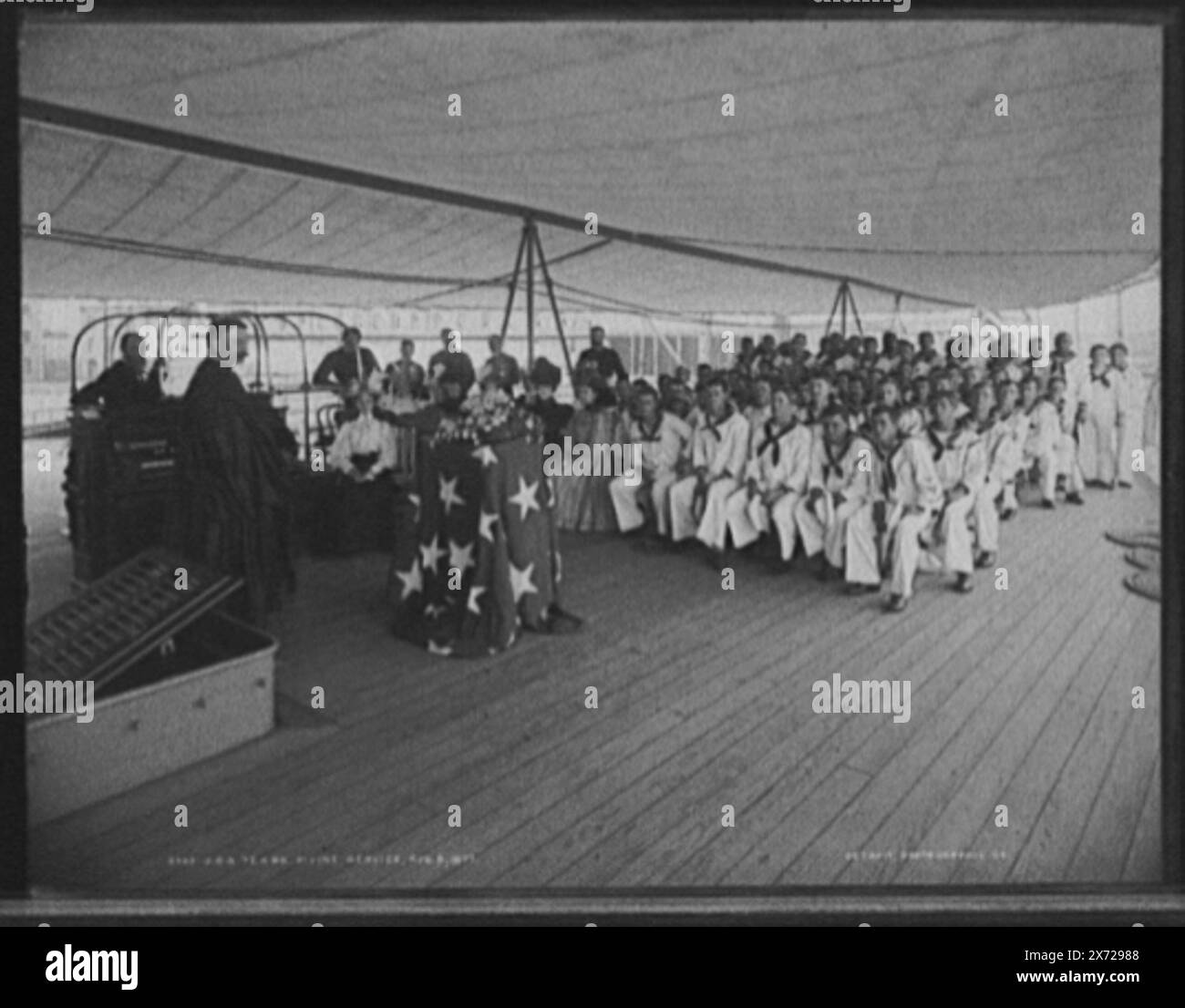 U.S.S. Texas, service divin, 8 août 1897, attribution à Hart sur la base du négatif D4-21006., Detroit Publishing Co. No. 0765., Gift ; State Historical Society of Colorado ; 1949, Texas (Battleship) , Battleships, American. , Services religieux. Banque D'Images