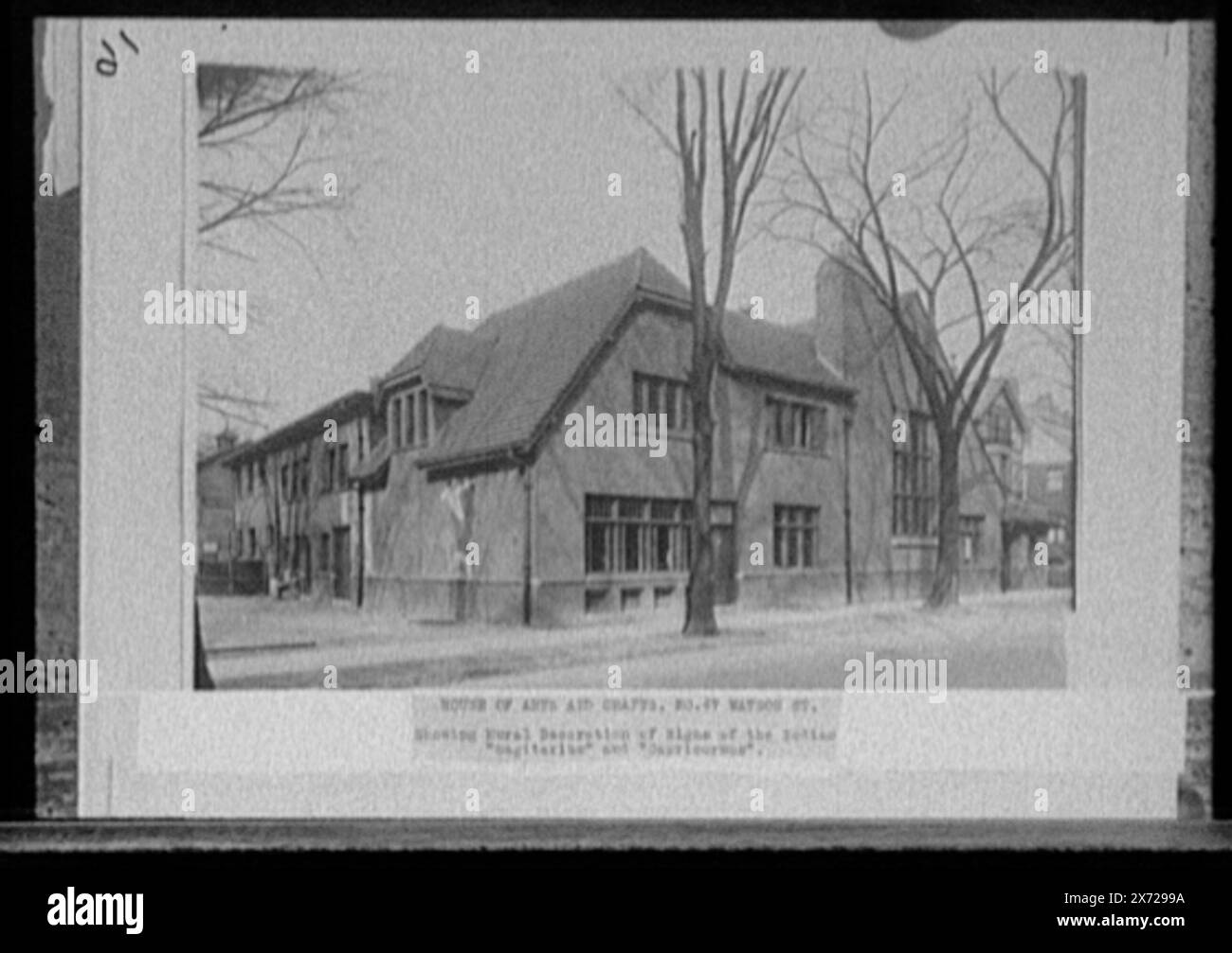 Maison des Arts et métiers, no. 47 Watson, montrant la décoration murale des signes du zodiaque, du Sagittaire et du Capricornus, bâtiment utilisé par la Society of Arts and Crafts, Detroit, Mich., No Detroit Publishing Co., Gift ; State Historical Society of Colorado ; 1949, Organizations' Facilities. , Studios. , États-Unis, Michigan, Detroit. Banque D'Images