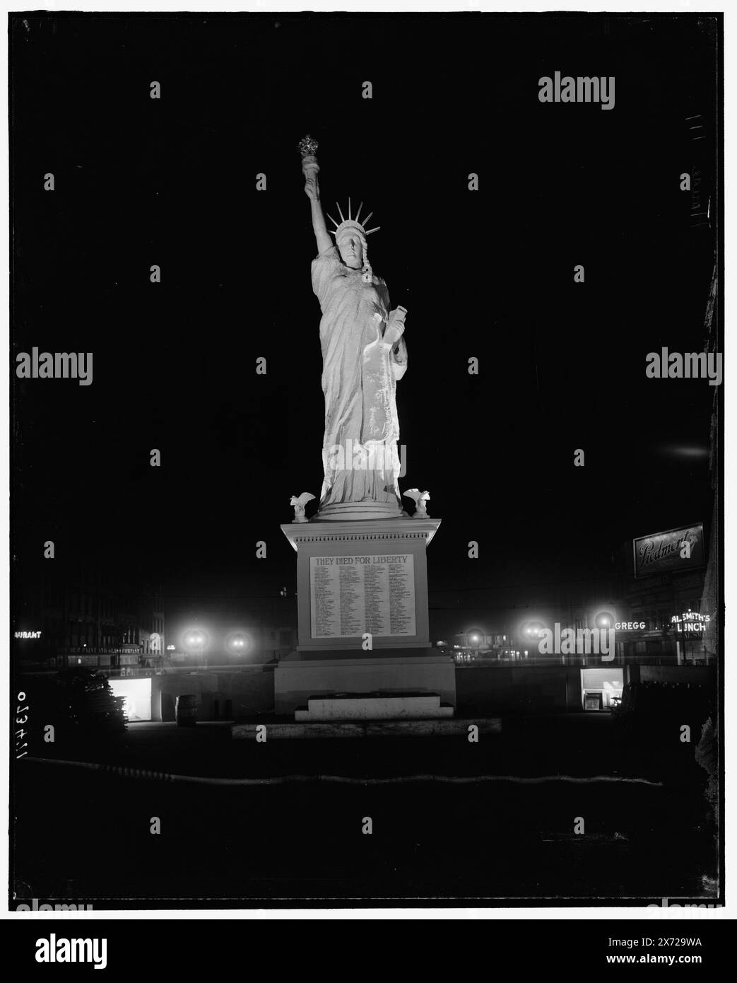 Statue de la liberté, Detroit, Mich., titre de la veste., 'House 177' sur négatif., Detroit Publishing Co. no. 073471., Gift ; State Historical Society of Colorado ; 1949, sculpture. , Nuit. , États-Unis, Michigan, Detroit. Banque D'Images
