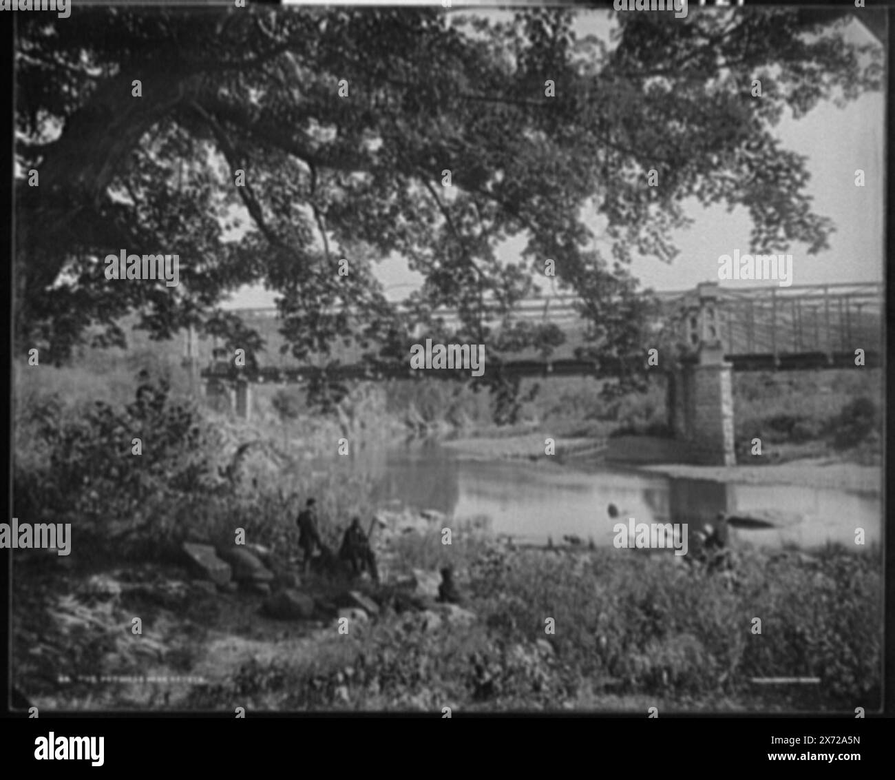 The Potomac near Keyser, 'W.H. Jackson & Co, Denver', '44' et '01727' sur négatif., commandé par Baltimore & Ohio Railroad., Detroit Publishing Co. 01727., date basée sur une photographie dans la collection de la Bibliothèque nationale de France, qu'ils ont acquis en décembre 1885., cadeau ; State Historical Society of Colorado ; 1949, Bridges. , Rivers. , États-Unis, Potomac River. , États-Unis, Maryland. , États-Unis, Virginie-occidentale, Keyser. Banque D'Images