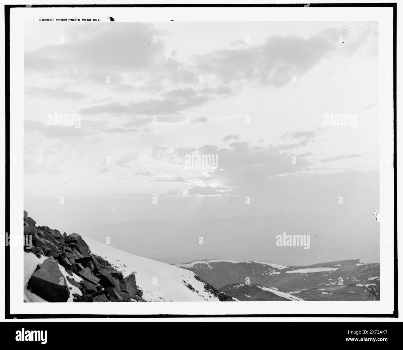 Coucher de soleil de Pike's Peak, Colorado, date basée sur Detroit, catalogue J Supplément (1901-1906)., 'WHJ [, .]' Sur négatif., Detroit Publishing Co. No. 013817., Gift ; State Historical Society of Colorado ; 1949, Sunrise & Sunsets. , Montagnes. , États-Unis, Colorado, montagnes Rocheuses. Banque D'Images