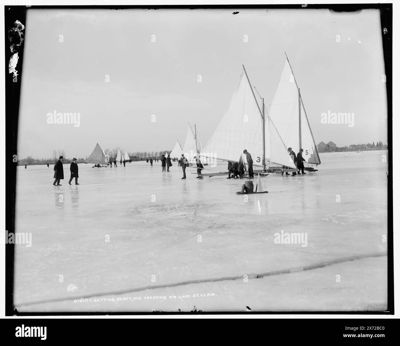Getting Ready, Ice Yachting on Lake résultant clair, date basée sur Detroit, catalogue J Supplement (1901-1906)., Detroit Publishing Co. No. 014157., Gift ; State Historical Society of Colorado ; 1949, Iceboats. , Lacs et étangs. , États-Unis, Michigan, Saint clair, Lac. , Canada, Ontario, Saint clair, Lac. Banque D'Images