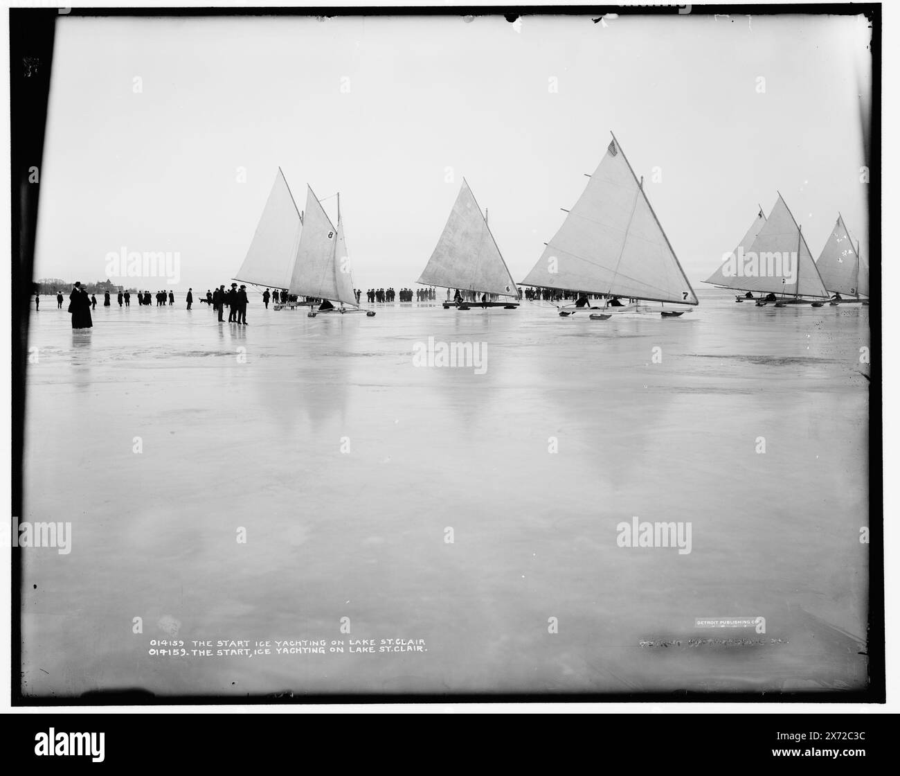 The Start, Ice Yachting on Lake constitué clair, date basée sur Detroit, catalogue J Supplement (1901-1906)., Detroit Publishing Co. No. 014159., Gift ; State Historical Society of Colorado ; 1949, Iceboats. , Régates. , Lacs et étangs. , États-Unis, Michigan, Saint clair, Lac. , Canada, Ontario, Saint clair, Lac. Banque D'Images