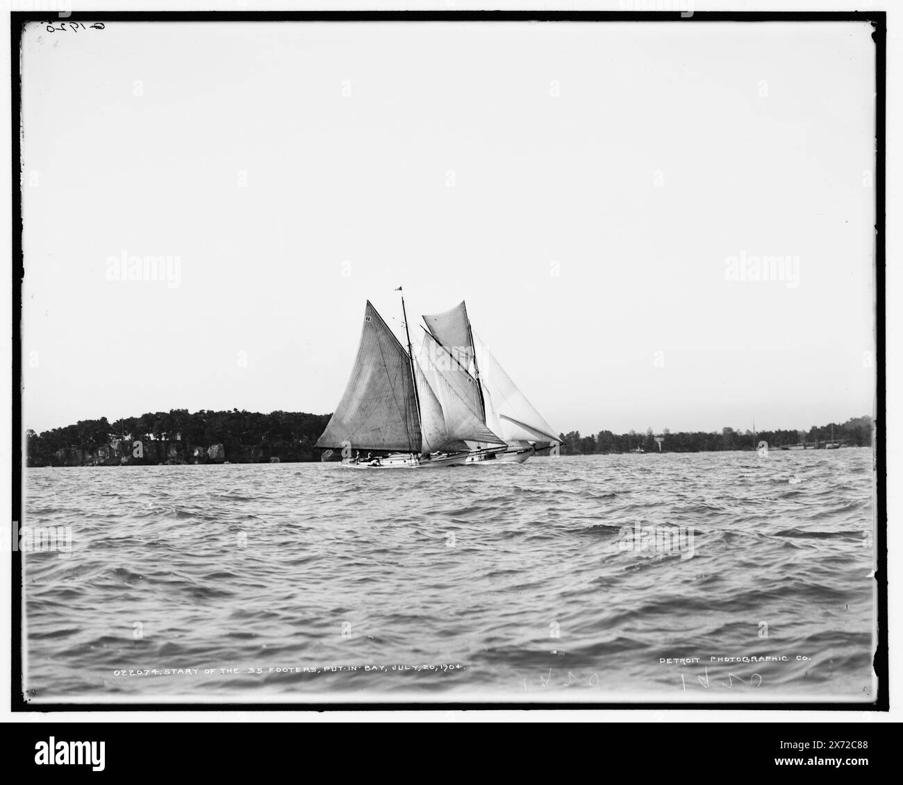 Début du 35 pieds, Put-in-Bay, 'G 1920' sur négatif., Detroit Publishing Co. No. 022074., Gift ; State Historical Society of Colorado ; 1949, Yachts. , Régates. , États-Unis, Ohio, Put-in-Bay. Banque D'Images
