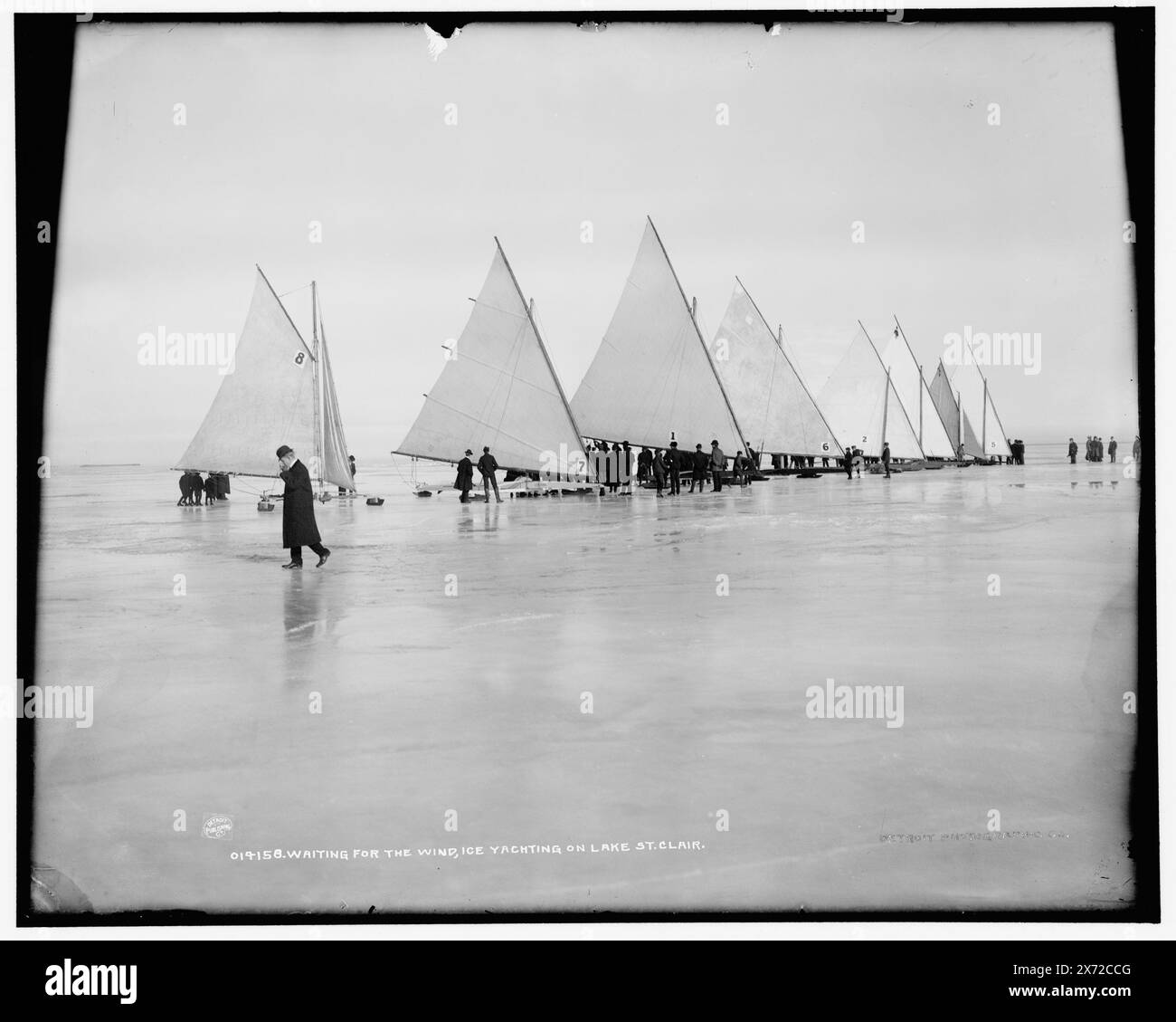 Waiting for the Wind, Ice Yachting sur le lac équipé clair, date basée sur Detroit, catalogue J Supplement (1901-1906)., Detroit Publishing Co. No. 014158., Gift ; State Historical Society of Colorado ; 1949, Iceboats. , Régates. , Lacs et étangs. , États-Unis, Michigan, Saint clair, Lac. , Canada, Ontario, Saint clair, Lac. Banque D'Images