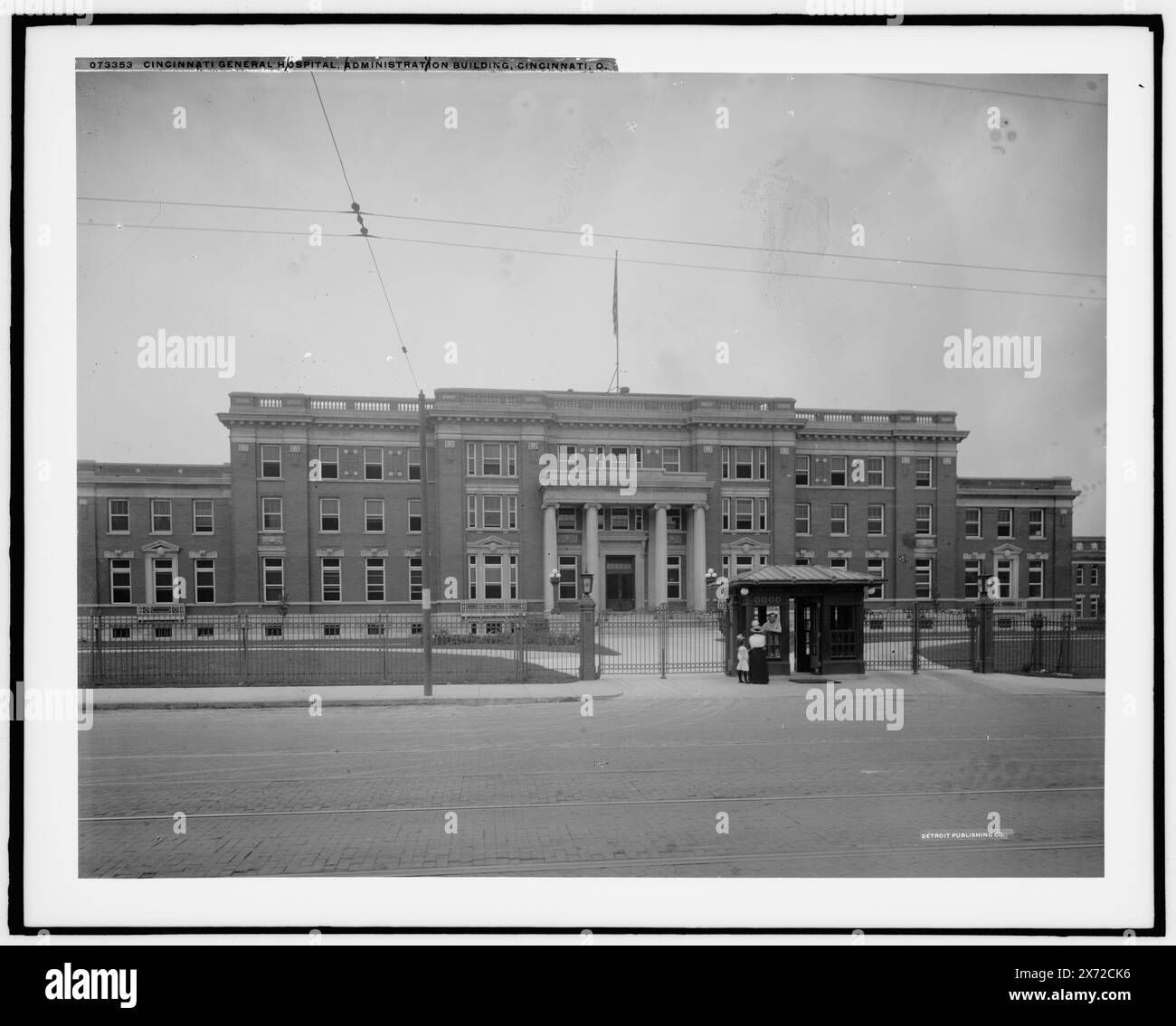 Hôpital général de Cincinnati, bâtiment administratif, Cincinnati, Ohio, Detroit Publishing Co. No. 073353., Gift ; State Historical Society of Colorado ; 1949, Hospitals. , Immeubles de bureaux. , États-Unis, Ohio, Cincinnati. Banque D'Images