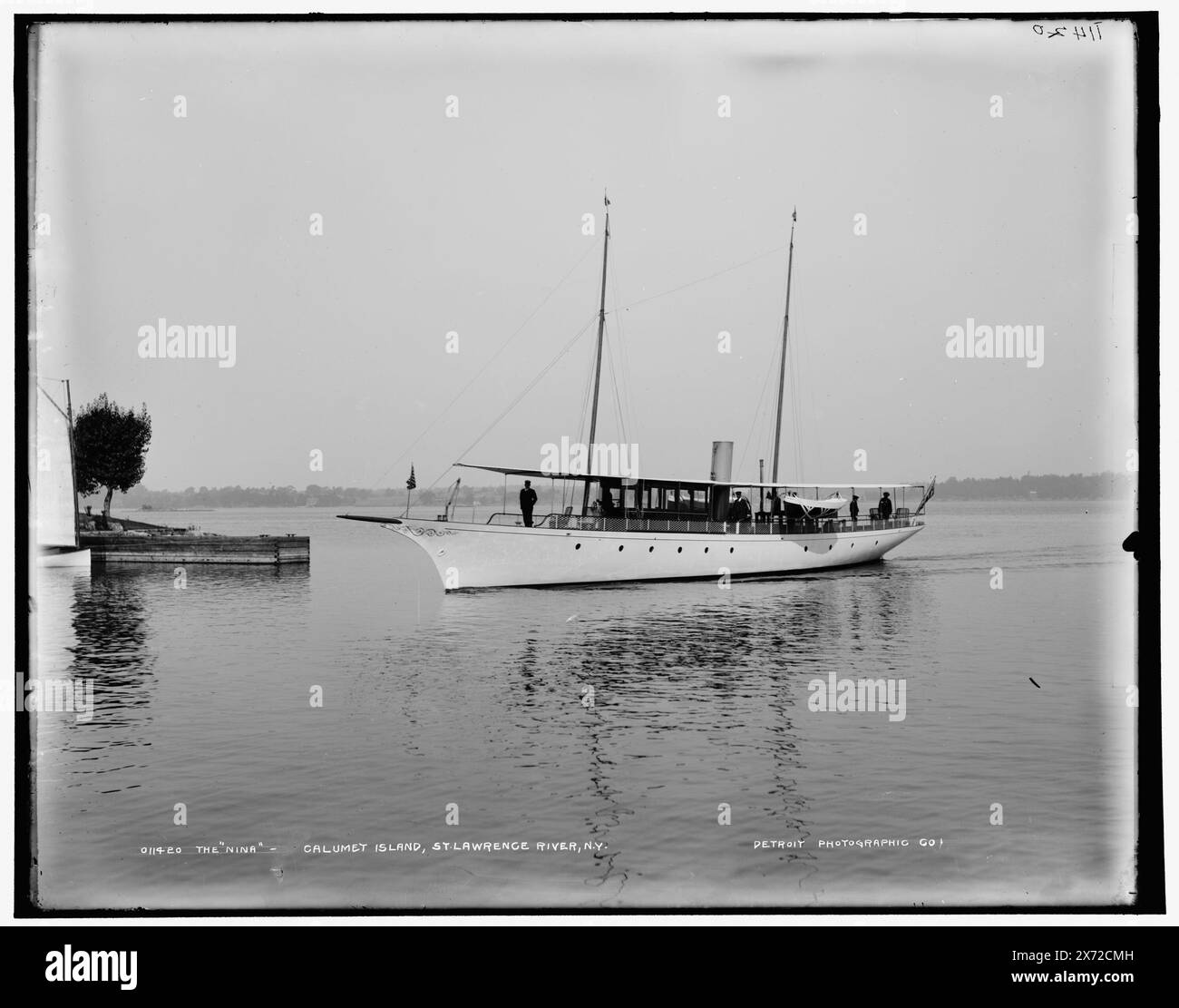 Nina, Calumet Island, composé Lawrence, River, N.Y., The, Detroit Publishing Co. no. 011420., Gift ; State Historical Society of Colorado ; 1949, Nina (Yacht), Rivers. , Yachts. , États-Unis, New York (State), Calumet Island. , États-Unis, Saint Lawrence River. , États-Unis, New York (État), Thousand Islands. Banque D'Images