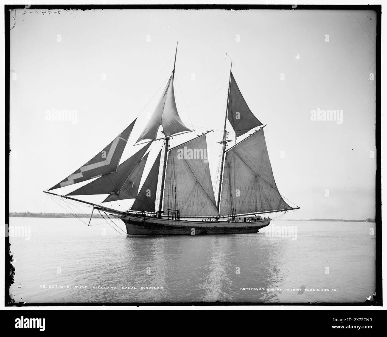 Goélette Old Time Welland canal, 'J. Duvall' sur le navire., possiblement en Ontario., '2940 G' sur négatif., Detroit Publishing Co. No. 021867., Gift ; State Historical Society of Colorado ; 1949, J. Duvall (Schooner), Ships. Banque D'Images