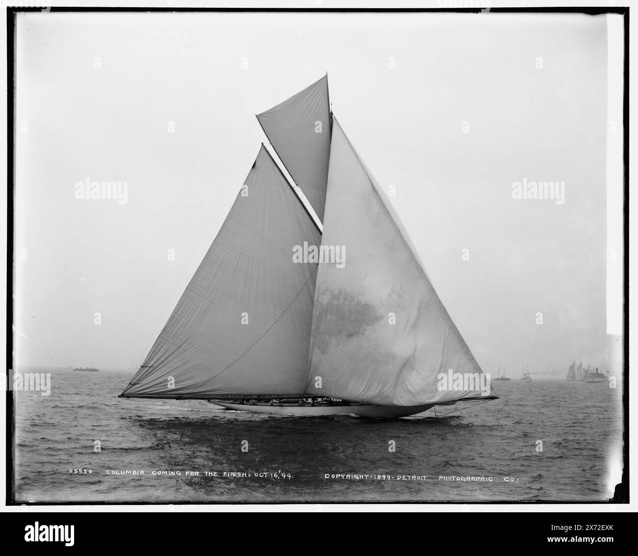Columbia arrive pour l'arrivée, '40' sur négatif., Detroit Publishing Co. No. 05550., Gift ; State Historical Society of Colorado ; 1949, Columbia (Sloop), America's Cup races. , Régates. , Yachts. Banque D'Images