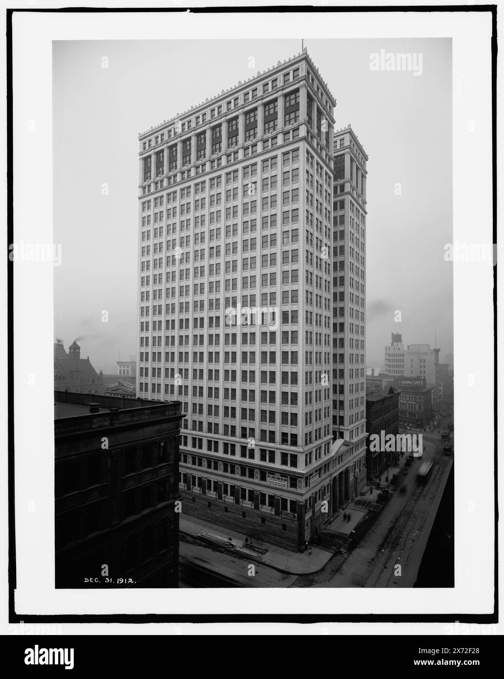 Dime Bank, Detroit, Mich., '435-T' sur négatif., 'Dime Savings Bank Building' sur bâtiment ; 'Lanquist & Illsley co. Builders' sur panneau., Detroit Publishing Co. X 1269., cadeau ; State Historical Society of Colorado ; 1949, gratte-ciel. , Immeubles de bureaux. , Banques. , Industrie de la construction. , États-Unis, Michigan, Detroit. Banque D'Images