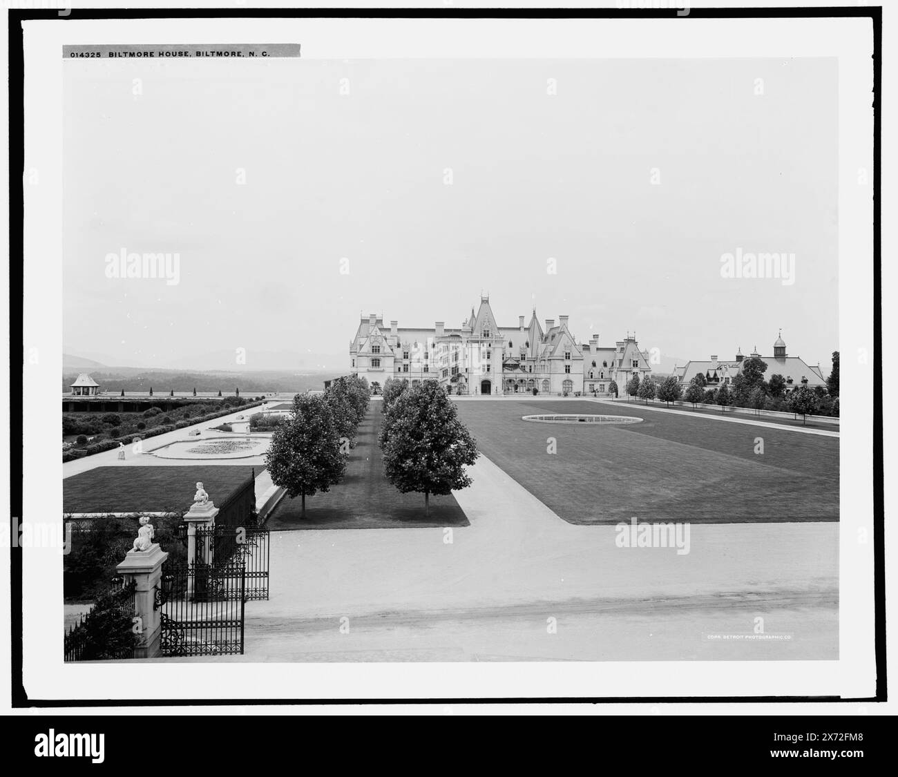 Biltmore House, Biltmore i.e. Asheville, N.C., 'WHJ 724' on Negative., Detroit Publishing Co. No. 014325., Gift ; State Historical Society of Colorado ; 1949, Estates. , États-Unis, Caroline du Nord, Asheville. Banque D'Images