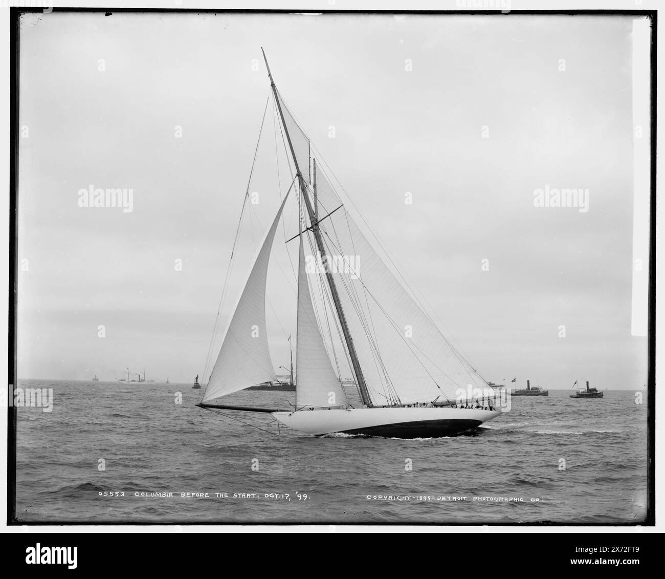 Columbia avant le départ, '43' sur négatif., Detroit Publishing Co. No. 05553., Gift ; State Historical Society of Colorado ; 1949, Columbia (Sloop), America's Cup races. , Régates. , Yachts. Banque D'Images