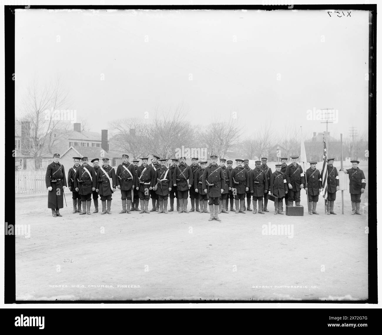 U.S.S. Columbia, Pioneers, date basée sur Detroit catalogue J (1901)., 'Hart', '406' et 'X 157' sur négatif., Detroit Publishing Co. No. 020328., Gift ; State Historical Society of Colorado ; 1949, Columbia (Cruiser), États-Unis., Navy. , Soldats, américain. Banque D'Images