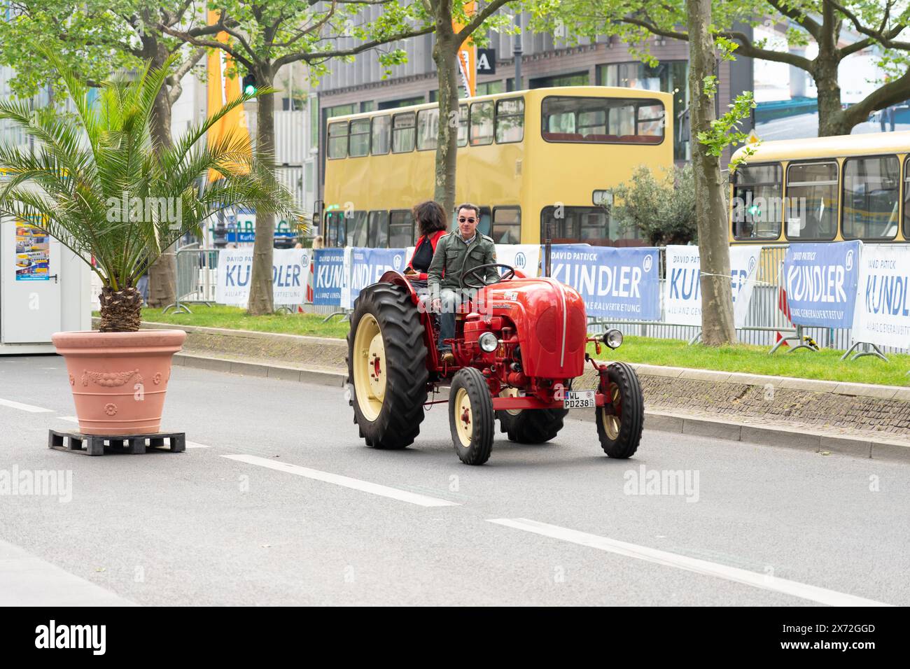 BERLIN - 04 MAI 2024 : le tracteur Porsche Junior, 1960. Classic Days Berlin 2024. Banque D'Images