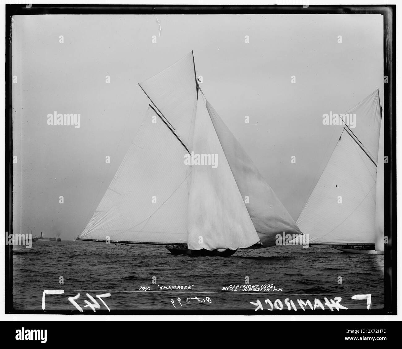 Shamrock, '747' et 'Johnston' sur négatif., No Detroit Publishing Co., Gift ; State Historical Society of Colorado ; 1949, Shamrock I (Yacht) , America's Cup races. , Yachts. , Régates. Banque D'Images