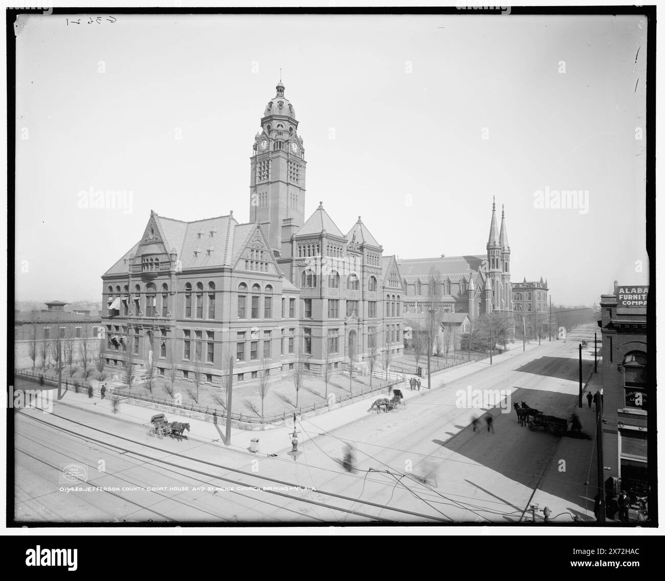 Jefferson County court House et Paul's Church, Birmingham, Ala., 'G 3629' on Negative., Detroit Publishing Co. no. 019420., Gift ; State Historical Society of Colorado ; 1949, Courthouses. , Églises. , États-Unis, Alabama, Birmingham. Banque D'Images