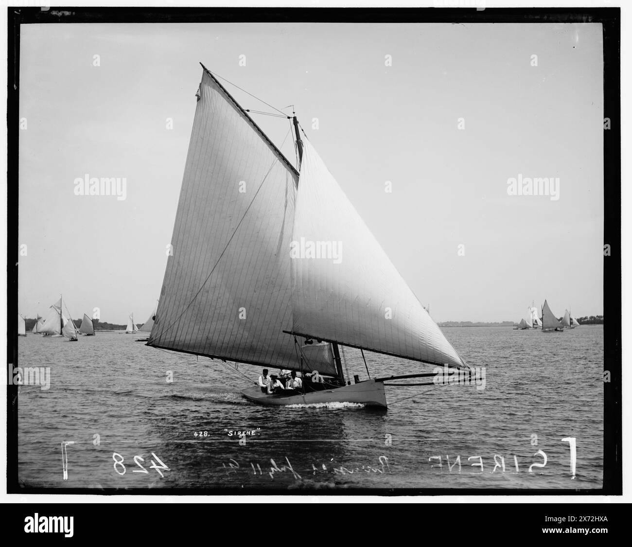 Sirene, attribution basée sur le style du titre et de la numérotation., '428' et 'Riverside' sur négatif., probablement Riverside Yacht Club., No Detroit Publishing Co. no., cadeau ; State Historical Society of Colorado ; 1949, Sirene (Yacht) , Yachts. Banque D'Images