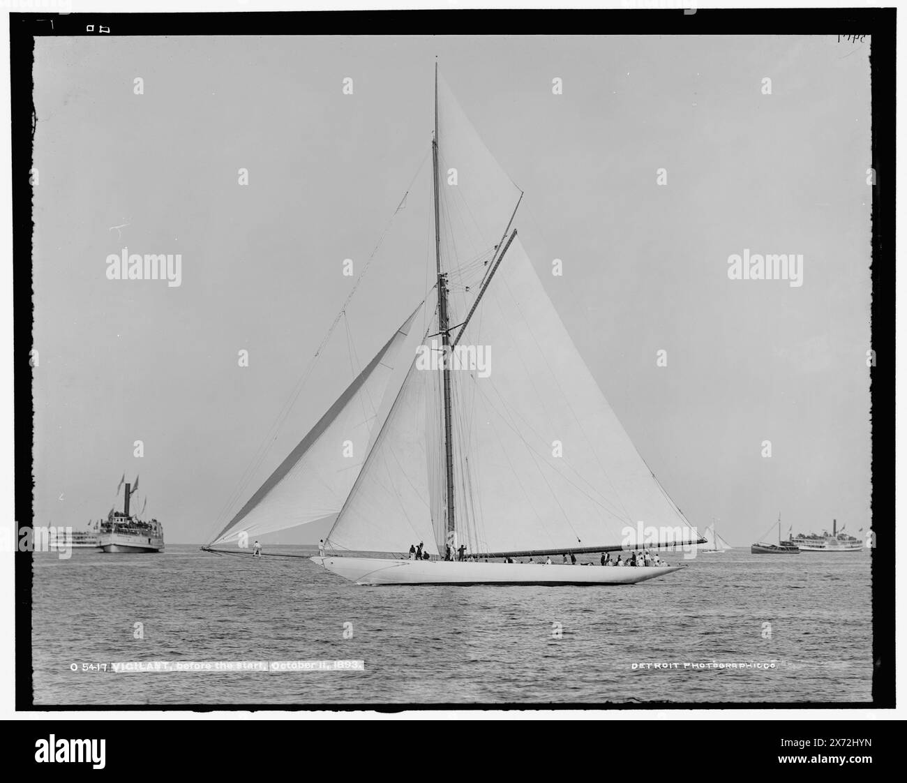 Vigilant avant le départ, '808' sur négatif., Detroit Publishing Co. No. 05417., cadeau ; State Historical Society of Colorado ; 1949, vigilant (Yacht) , America's Cup races. , Yachts. , Régates. Banque D'Images