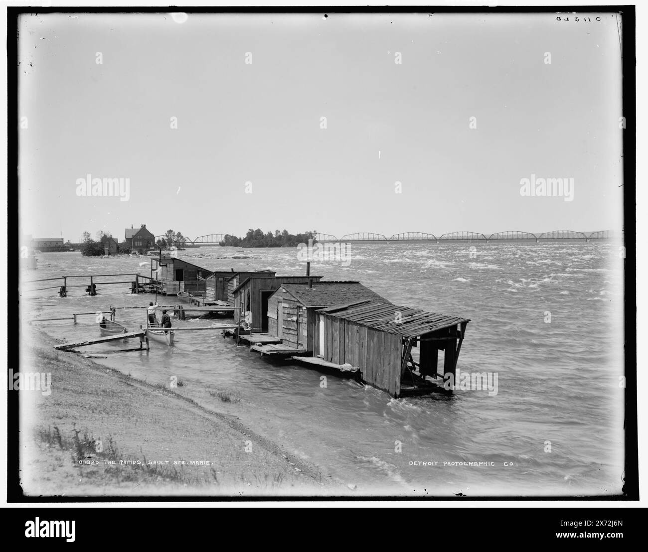 Les rapides, Sault Ste. Marie, date basée sur Detroit, catalogue F (1899)., Detroit Publishing Co. No. 011320., Gift ; State Historical Society of Colorado ; 1949, Rapids. , Front de mer. , Habitations. , États-Unis, Michigan, Saint Marys River. , États-Unis, Michigan, Sault Sainte Marie. Banque D'Images