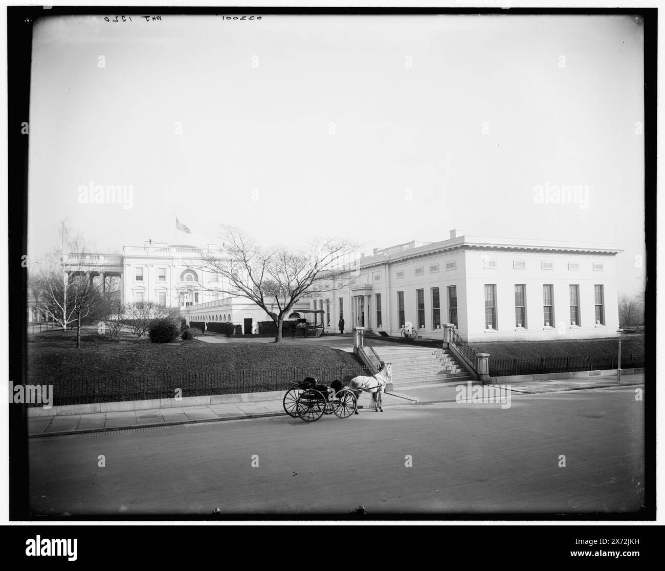 Bureau présidentiel et Maison Blanche, Wash., DC, titre de veste., 'WHJ 1320' sur négatif., Detroit Publishing Co. No. 033001., Gift ; State Historical Society of Colorado ; 1949, Official Residences. , États-Unis, District of Columbia, Washington (D.C.) Banque D'Images