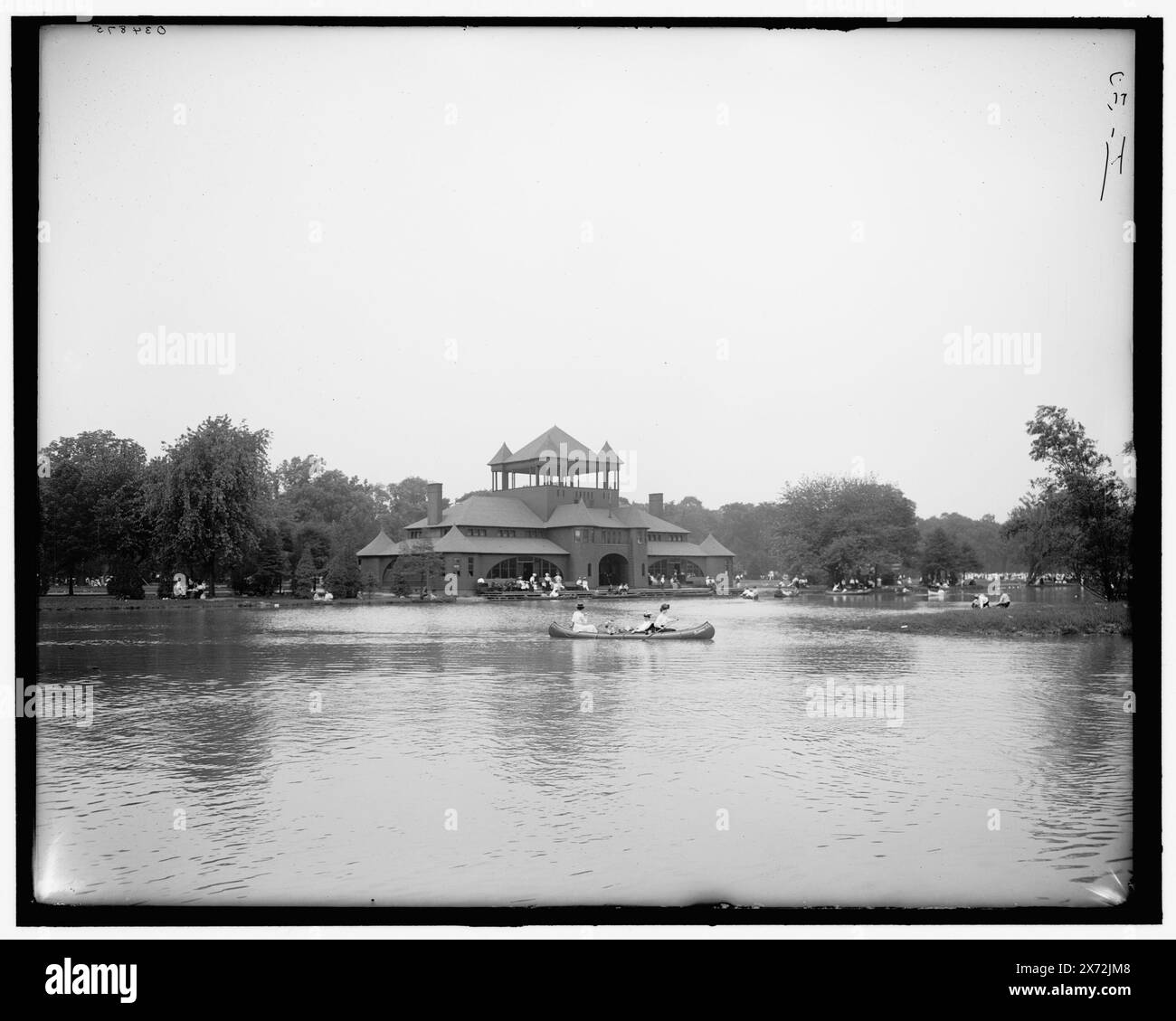 Pavilion, belle Isle Park, Detroit, Mich., titre de veste., 'I-30' sur négatif., Detroit Publishing Co. no. 034875., Gift ; State Historical Society of Colorado ; 1949, Parks. , Installations sportives et récréatives. , États-Unis, Michigan, Detroit. Banque D'Images