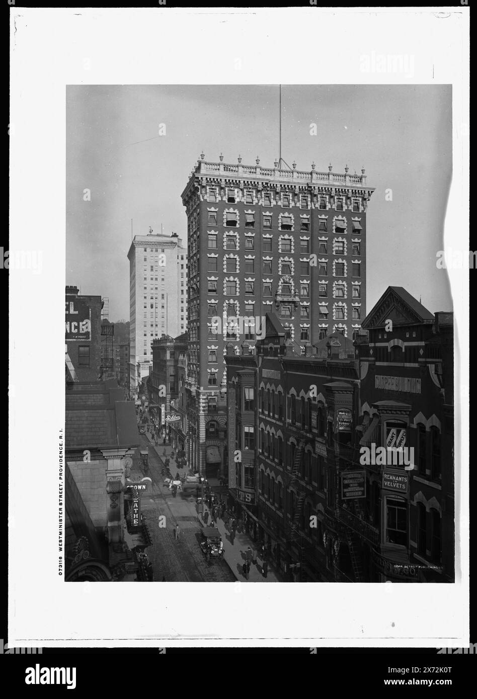 Westminister Street, Providence, R.I., Union Trust Building dans le centre., Detroit Publishing Co. No. 073116., Gift ; State Historical Society of Colorado ; 1949, Streets. , Immeubles de bureaux. , États-Unis, Rhode Island, Providence. Banque D'Images