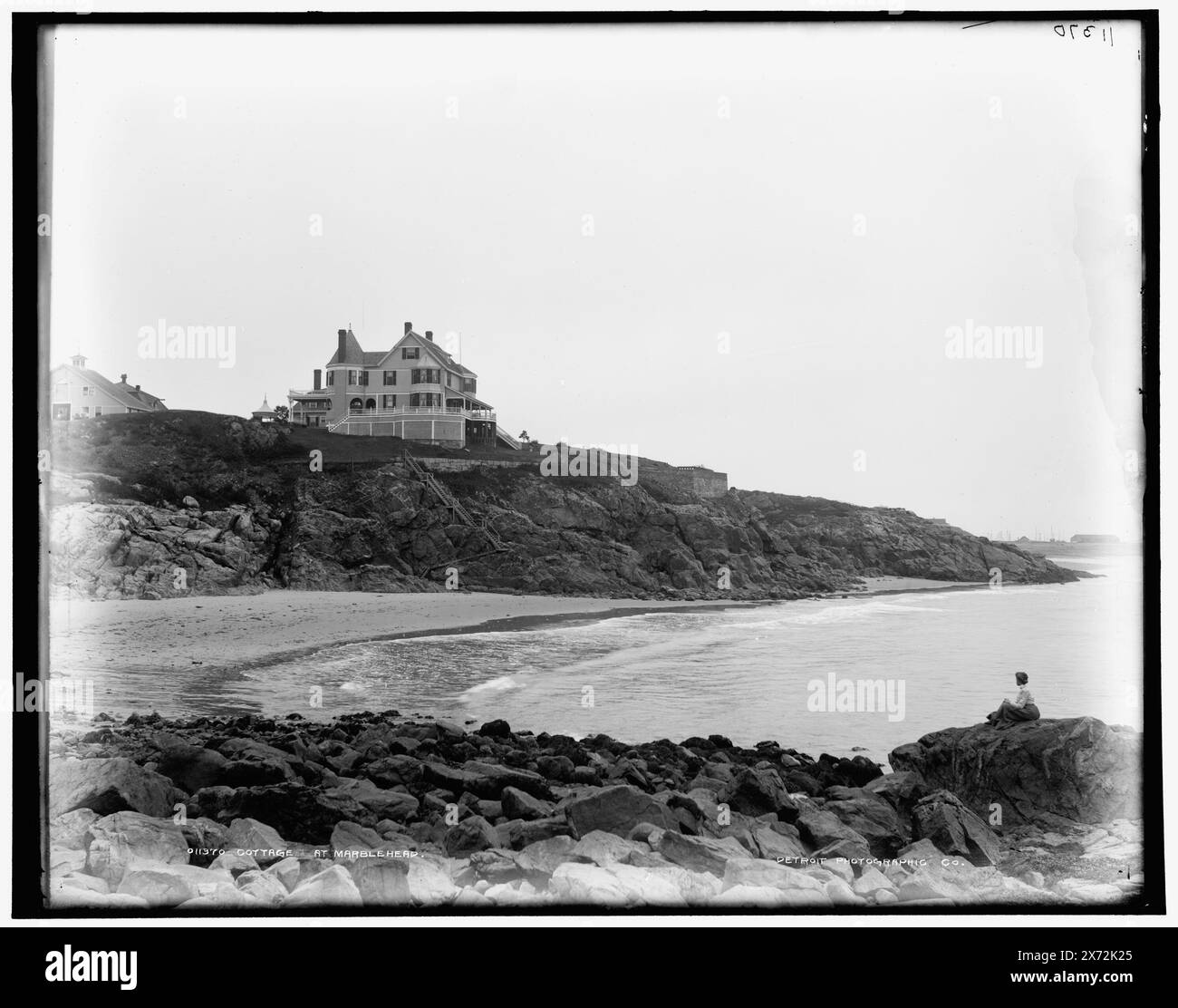 Cottage at Marblehead, date basée sur Detroit, catalogue F (1899)., Detroit Publishing Co. No. 011370., Gift ; State Historical Society of Colorado ; 1949, Beaches. , Habitations. , États-Unis, Massachusetts, Marblehead. Banque D'Images