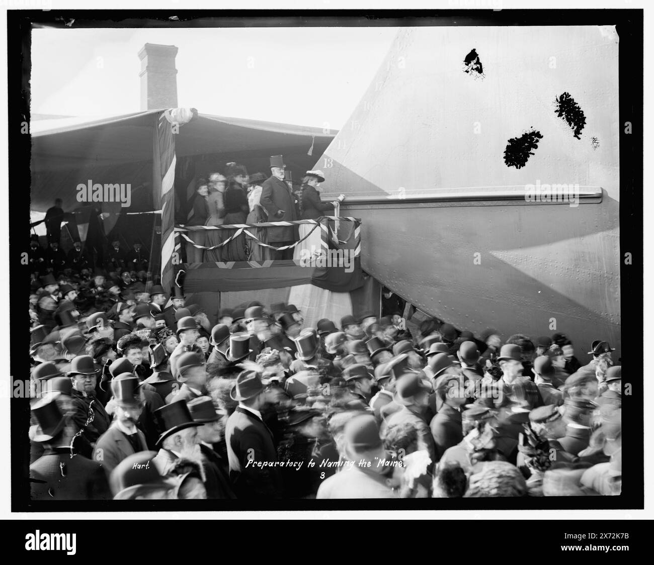 Préparant à nommer le Maine, le secrétaire à la Marine Benjamin Tracy et sa petite-fille Alice Wilmerding sur la plate-forme., 'Hart' et '3' sur le négatif., Detroit Publishing Co. No. 032292., Gift ; State Historical Society of Colorado ; 1949, Maine (Battleship) , Battleships, American. , Lancements. , Foules. , États-Unis, New York (State), New York. Banque D'Images