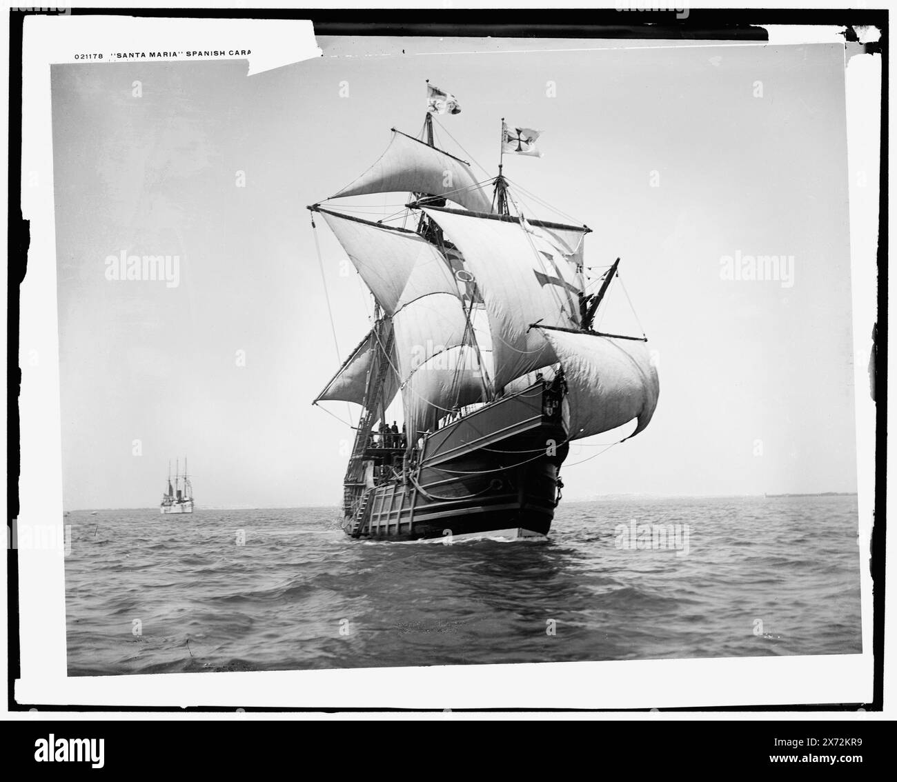 Caravelle espagnole Santa Maria, transparent en verre correspondant (avec le même code de série) disponible sur vidéodisque cadre 1A-30639., deuxième titre sur négatif : Santa Maria, Columbus Caravel., attribution à Hart basé sur des négatifs avec des numéros similaires., soit World's Columbian exposition ou Columbian Naval Review., Detroit Publishing Co. No. 021178., Gift ; State Historical Society of Colorado ; 1949, Santa Maria (voilier : réplique), navires. Banque D'Images
