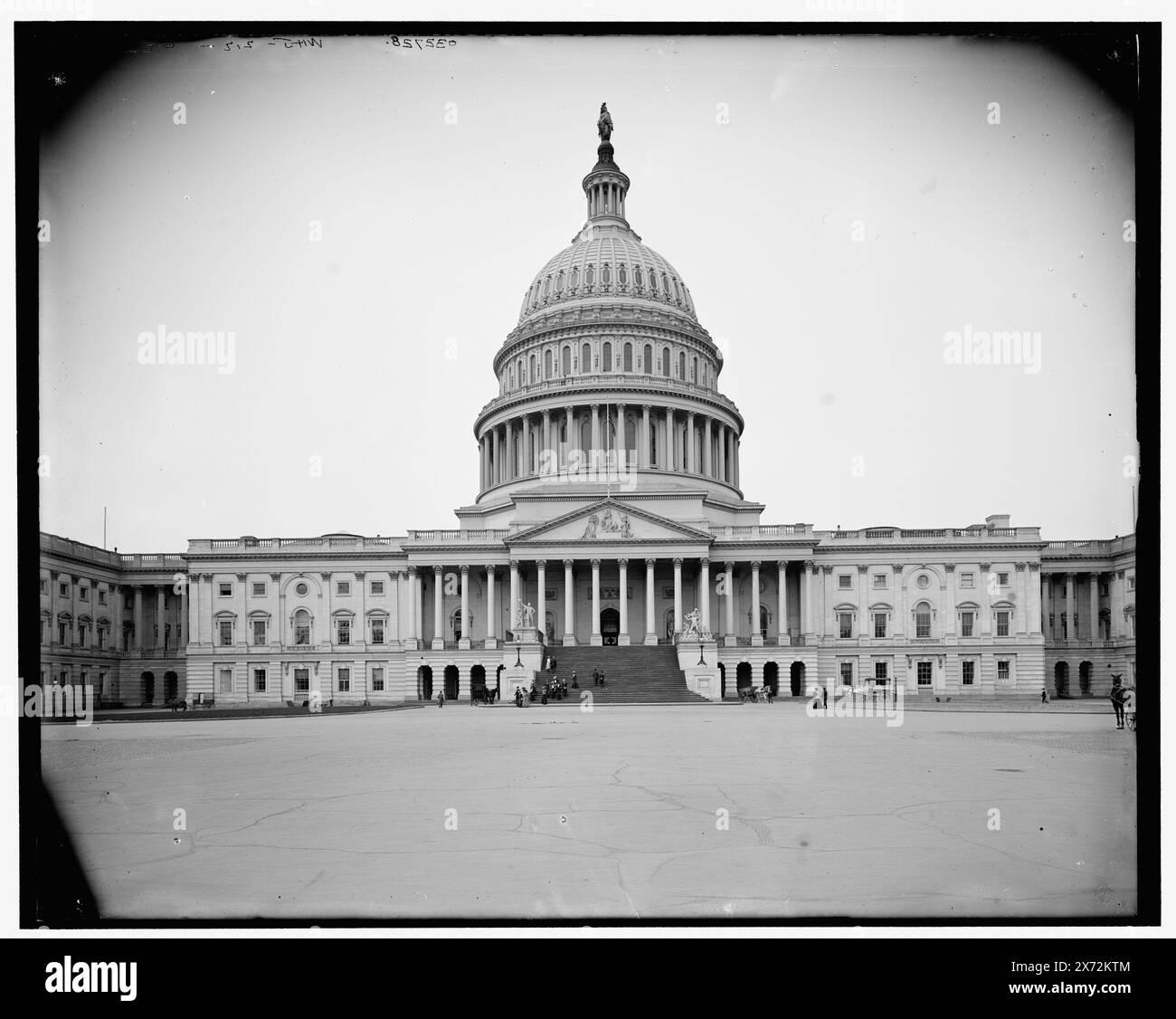 Le Capitole des États-Unis, partie centrale du bâtiment., Washington, DC, titre tiré de la veste., 'WHJ 212-02' sur négatif., Detroit Publishing Co. No. 032728., Gift ; State Historical Society of Colorado ; 1949, Capitols. , États-Unis, District of Columbia, Washington (D.C.) Banque D'Images