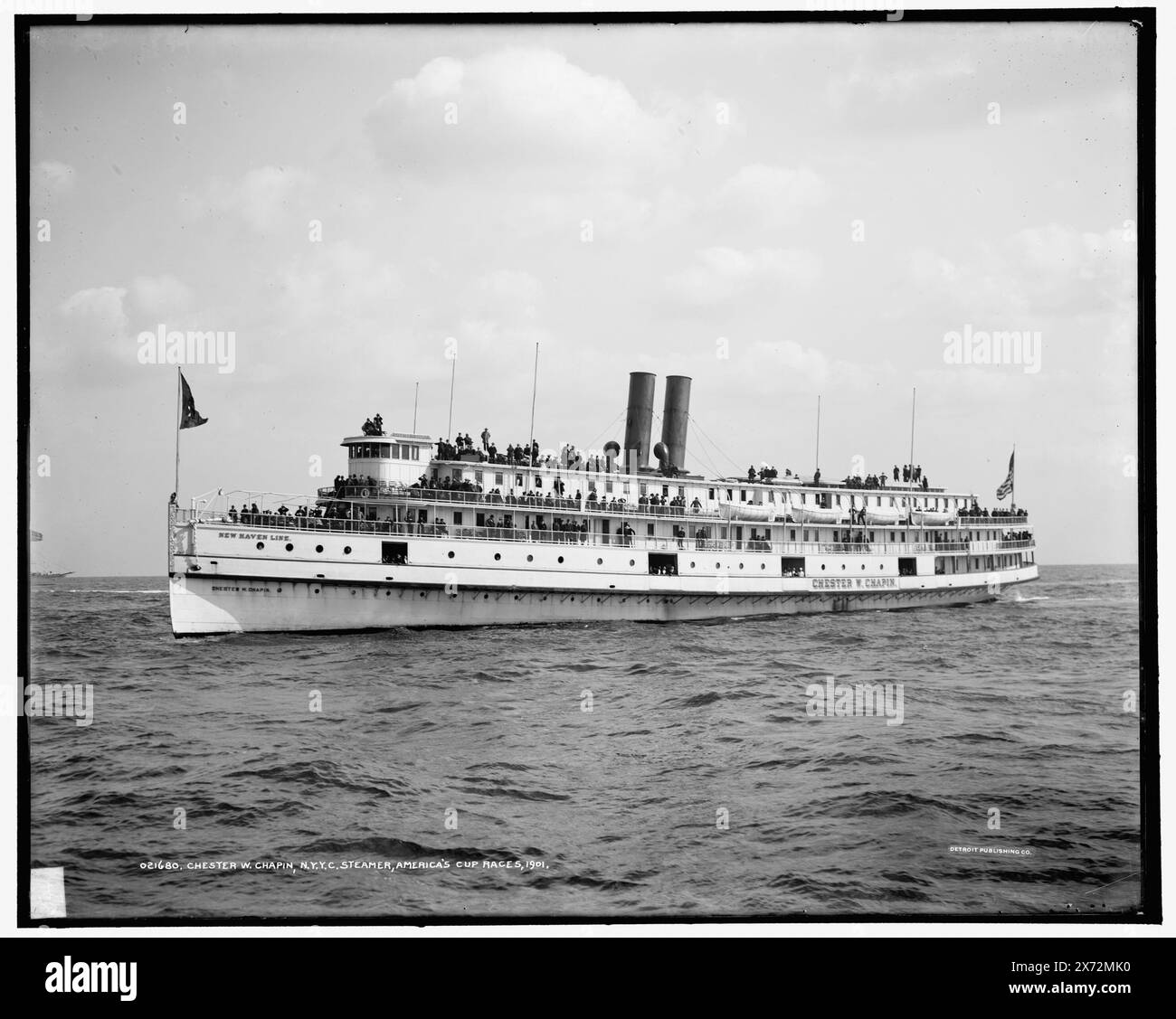 Chester W. Chapin, N.Y.Y.C. New York Yacht Club Steamer, America's Cup races, '541' on Negative., Detroit Publishing Co. 021680., Gift ; State Historical Society of Colorado ; 1949, Chester W. Chapin (Steamboat), Steamboats. , Régates. , Courses de la Coupe de l'America. Banque D'Images