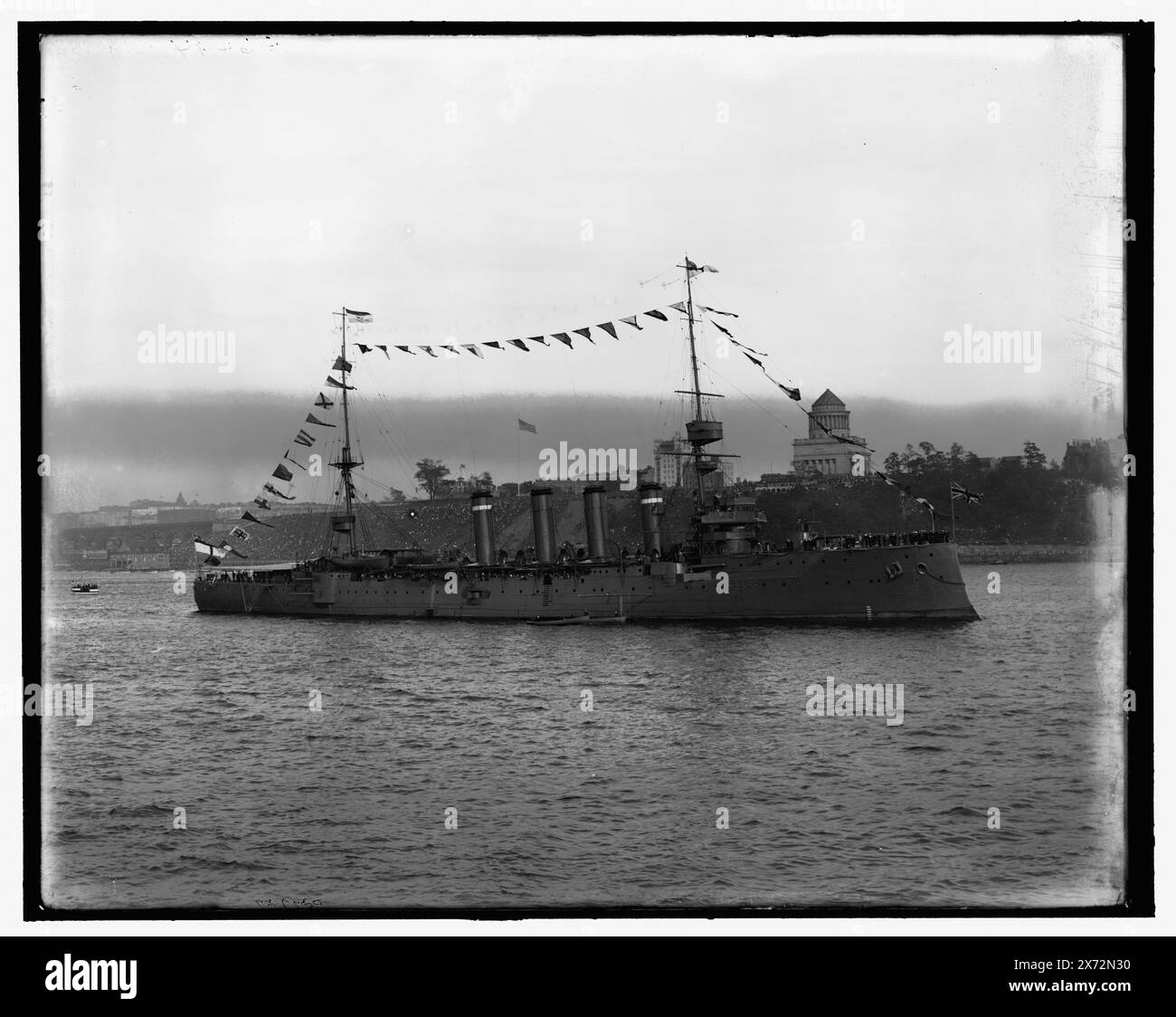 Argyll, croiseur britannique, titre de la veste., Grant's Tomb in background., 'G 6494' sur négatif., Detroit Publishing Co. No. 039229., Gift ; State Historical Society of Colorado ; 1949, Argyll (Cruiser), Cruisers (Warships), British. , Hudson-Fulton Celebration, 1909. , Défilés navals et cérémonies. , États-Unis, New York (State), New York. , États-Unis, New York (État), Hudson River. Banque D'Images