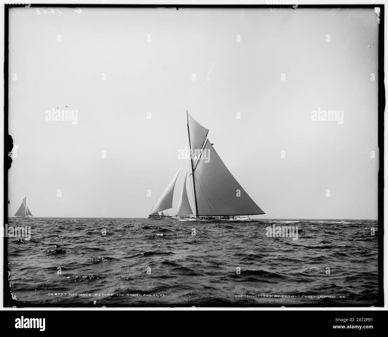 Dépendance avant le début, 'G 1256' sur négatif., Detroit Publishing Co. No. 062039., cadeau ; State Historical Society of Colorado ; 1949, Reliance (Yacht) , America's Cup races. , Yachts. , Régates. Banque D'Images