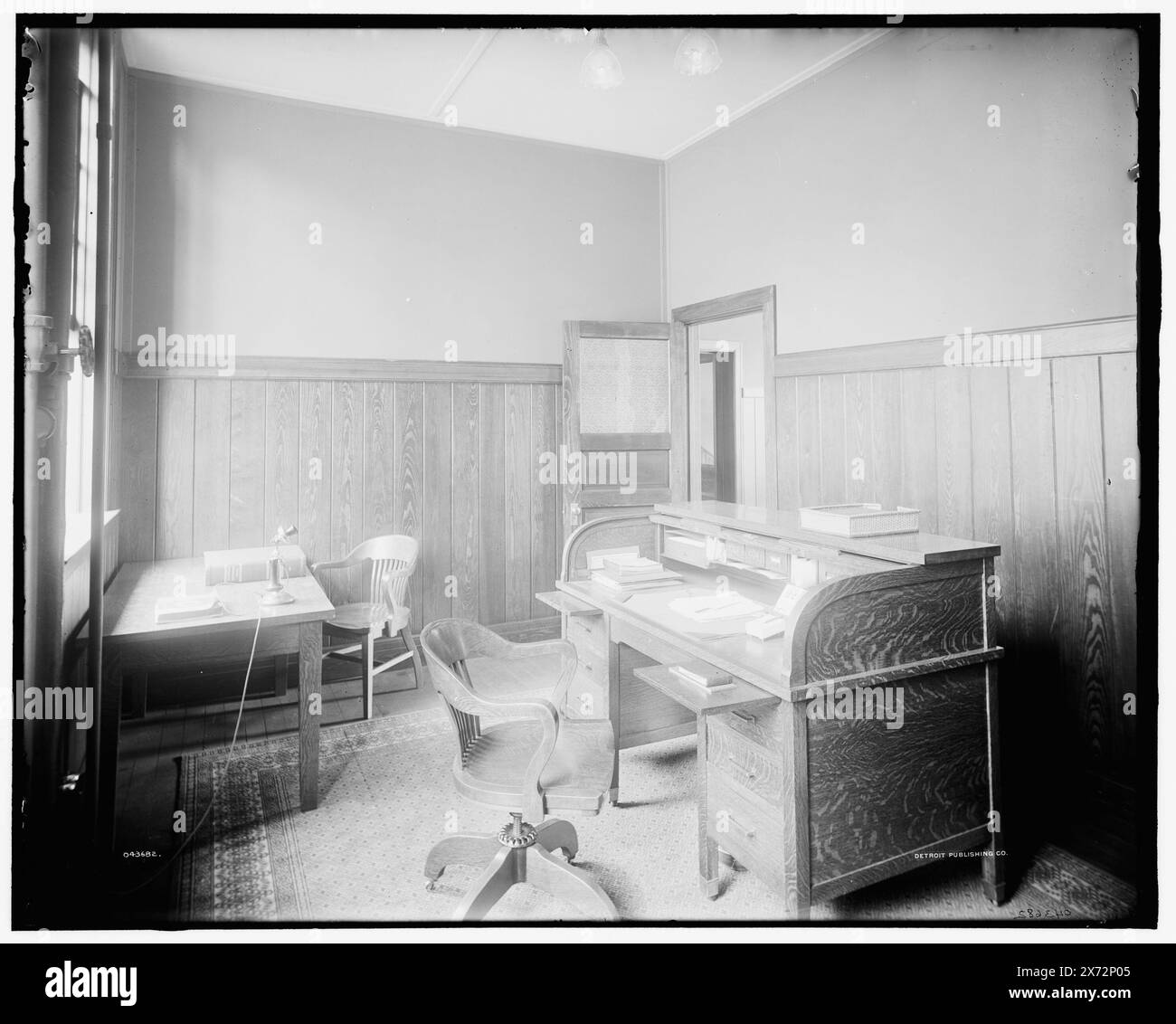 Buhl Stamping Co., office, Detroit, Mich., titre conçu par cataloger., titre sur veste : Standard traction and Tread Co., Inner office, Detroit, Mich., Detroit Publishing Co. No. 043682., Gift ; State Historical Society of Colorado ; 1949, Offices. , Industrie des canettes. , États-Unis, Michigan, Detroit. Banque D'Images