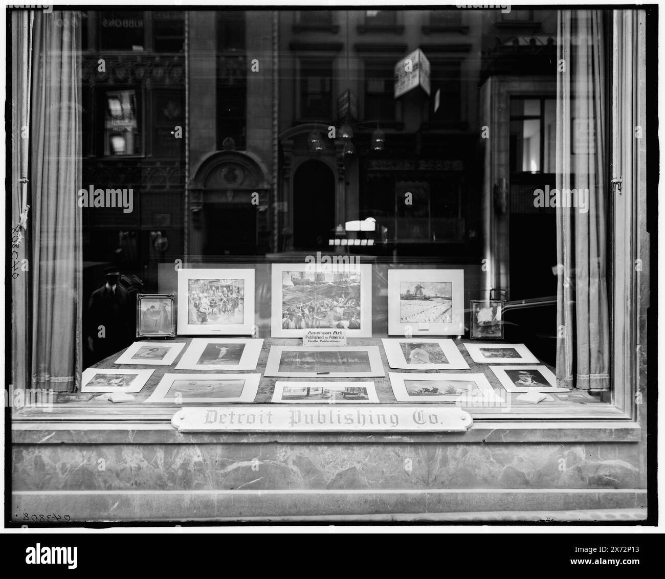 Detroit Publishing Company, Window, New York, New York, New York, titre tiré de la veste., 'Thistle Publications' dans Window., Detroit Publishing Co. no. 043808., Gift ; State Historical Society of Colorado ; 1949, Detroit Publishing Co., Photographic studios. , S'affiche. , États-Unis, New York (State), New York. Banque D'Images